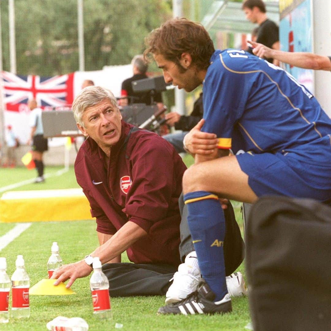 マチュー・フラミニのインスタグラム：「Happy birthday Arsene. You have always been much more than a Coach to me... I will always cherish our moments together on the battlefield.🙏🏼  #arsenal #gunners #football #premierleague #championsleague #gunner #highbury #emiratesstadium」