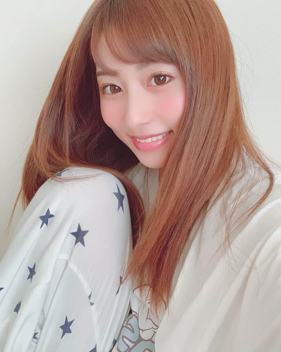 成瀬心美さんのインスタグラム写真 - (成瀬心美Instagram)「👻 . . ファンの子から いただいた ルームウェア☺️ . . 可愛いくて 着心地も良くて ずっと着てるお気に入り♡ . パンツも可愛いんだよ★☆ . . #gelatopique #casper #roomwear」10月22日 21時24分 - coco3ndazo