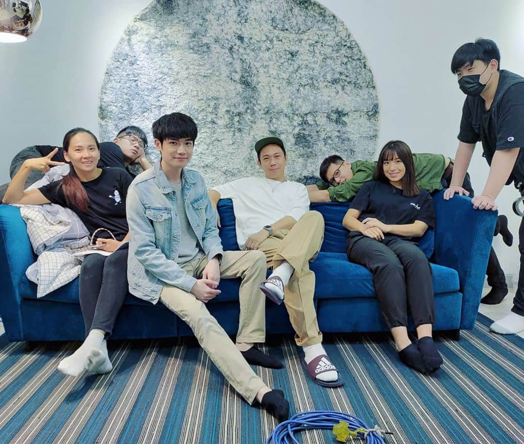 ハン・チャン（張行）さんのインスタグラム写真 - (ハン・チャン（張行）Instagram)「感謝#Kinyo 和大澤導演及夥伴們~可愛的拍攝日🙏 . #印象中有些大反派也會抱著貓」10月22日 21時27分 - hunt_chang