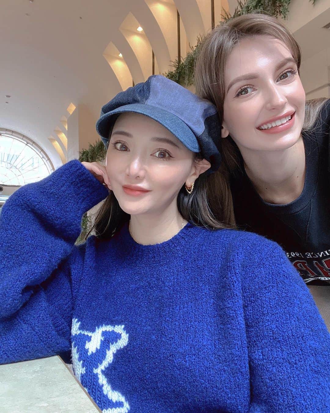 クリスティン・ウェイさんのインスタグラム写真 - (クリスティン・ウェイInstagram)「ここは週一きてます❤︎来過ぎよね〜笑！このカフェはいつもパリを思い出される！東京って思いえないほど、インスタ映え！！  #アニヴェルセル表参道　#louisvuitton #fashiongram #christinewei #cwfashion #クリスティンウェイ #valmuer #adidasoriginals #ヴェルムーア　#ブランチ」10月22日 21時27分 - prettywhy