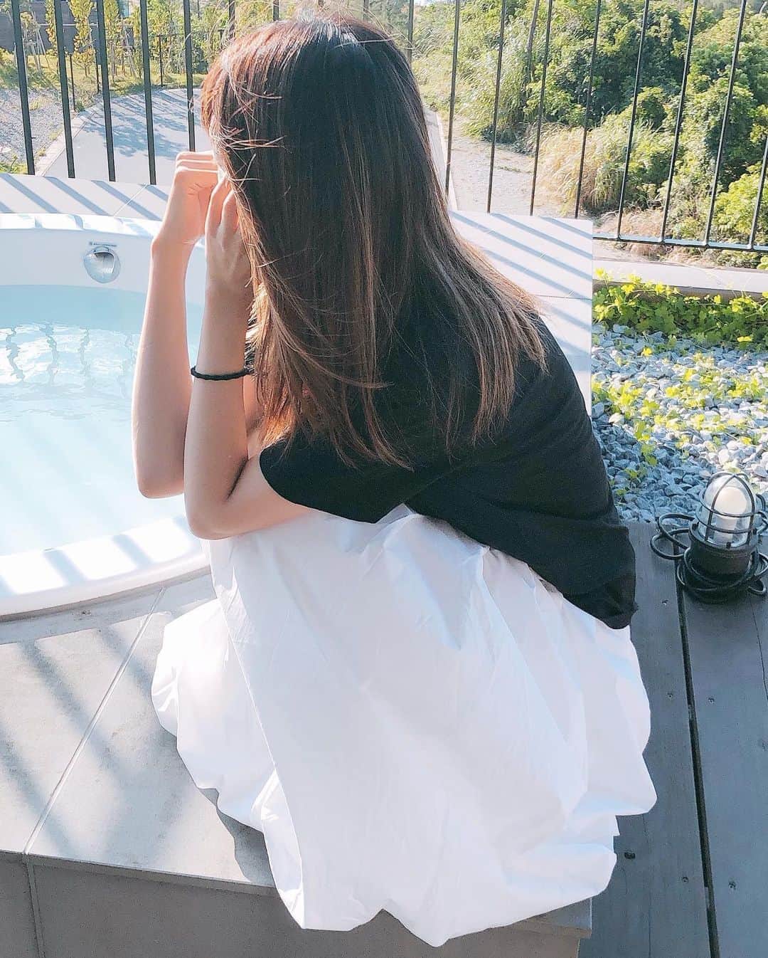カオルコさんのインスタグラム写真 - (カオルコInstagram)「爽やかな日。 幸せって今だな。 風が気持ちよくてお花もかわいいもん🌺  #fashion #enfold #fendi #gucci #natural #feelsogood #lifeisbeautiful #sunny #japan #travel」10月22日 21時28分 - ka_ruk_