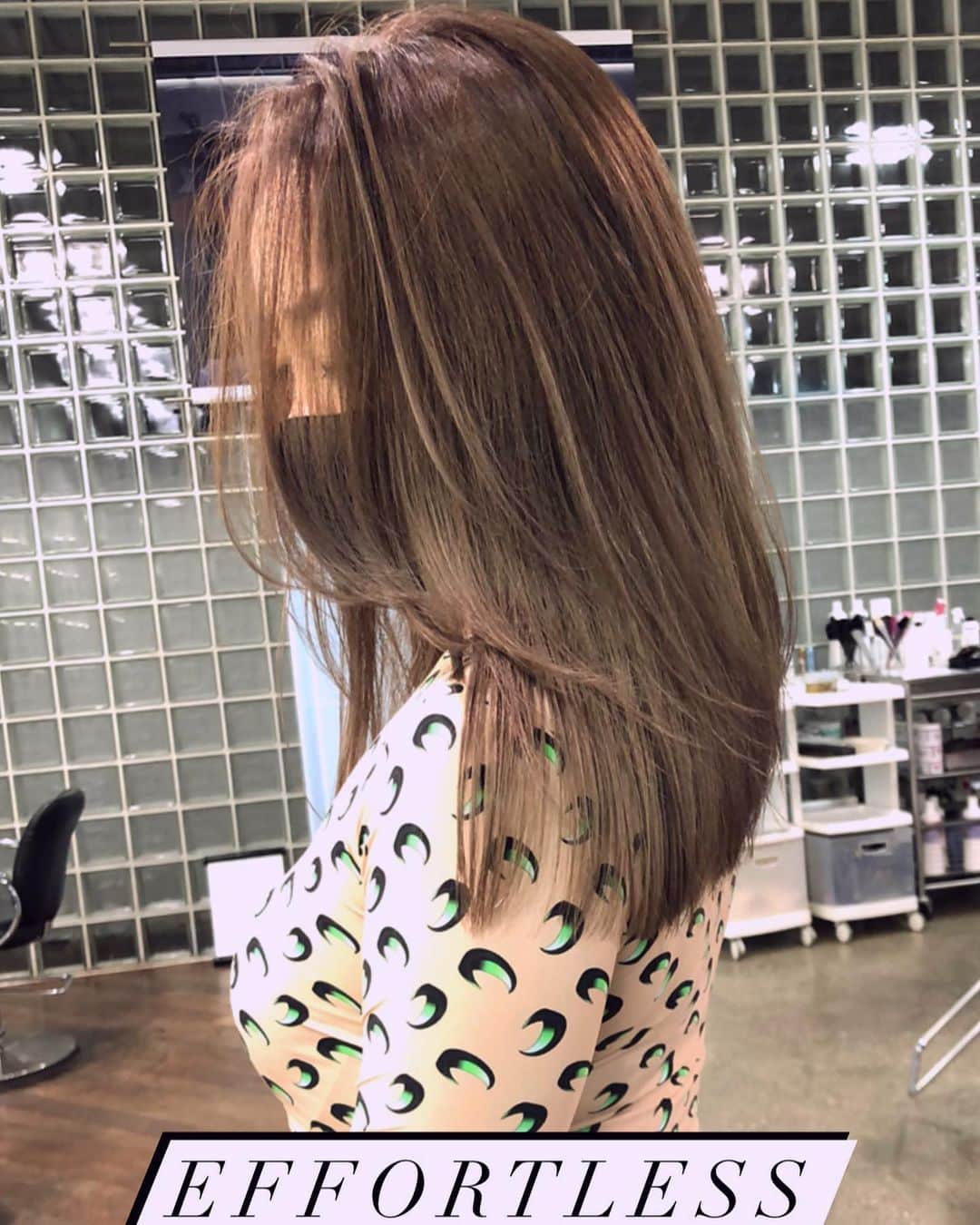 神能裕貴のインスタグラム：「🌫 effortless cut 🌫 【ラフで色気のある女性】 【シンプルで品があるヘアー】 【ヌーデイーなカラー】 この３つにこだわります。 . 【エフォートレスカット】 ◉ラフに決まるセットも簡単なカット. ◉飾らず、抜け間のある雰囲気に！ ◉軽やかで美しい女性. . . 【キャメルアッシュブラウン】 ◉今季オススメのキャメルカラー ◉大人の色気が確実に出る ◉もうアッシュグレーは古い！ ◉イケてるカラーはブラウン系  #effortlesscut#balayage#highlight#shadowroot#ombre #オンブレ#オンブレカラー#ハイライト#バレイライト#バレイヤージュ#海外ヘアー#リアル海外ヘアー#ラフカット#エフォートレスカット#ラフで適当がカッコいい#ラフで色気のあるヘアー#キャメルブラウン#SHIMA#色気#セクシー#sexy#ラフ#クール#髪型ではなく色気を買う時代」