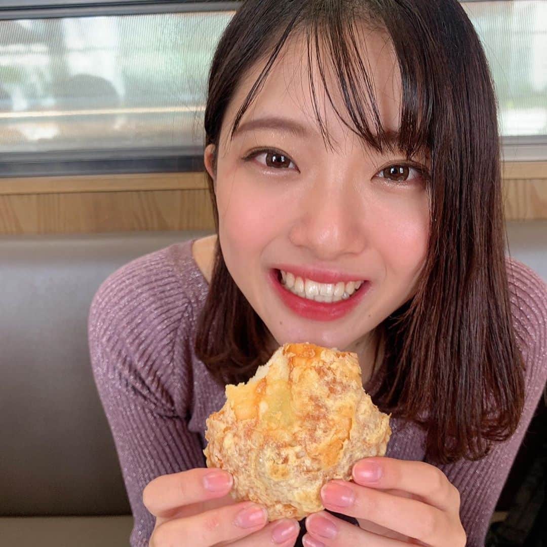 山田杏奈のインスタグラム：「美味しい物食べてる時の写真が我ながら一番いい笑顔🧀🥖🍞🥐﻿ ﻿ #ミス東大 #ミスコン #ミスコン2020﻿ #パン屋さん #パンスタグラム」