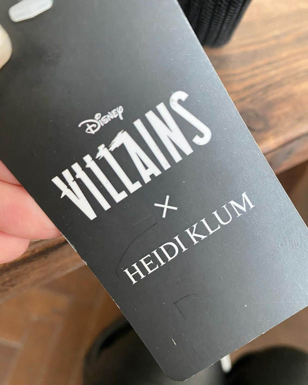 ハイディ・クルムさんのインスタグラム写真 - (ハイディ・クルムInstagram)「Coming soon ❤️ @disneyvillains X HEIDI KLUM」10月22日 21時31分 - heidiklum