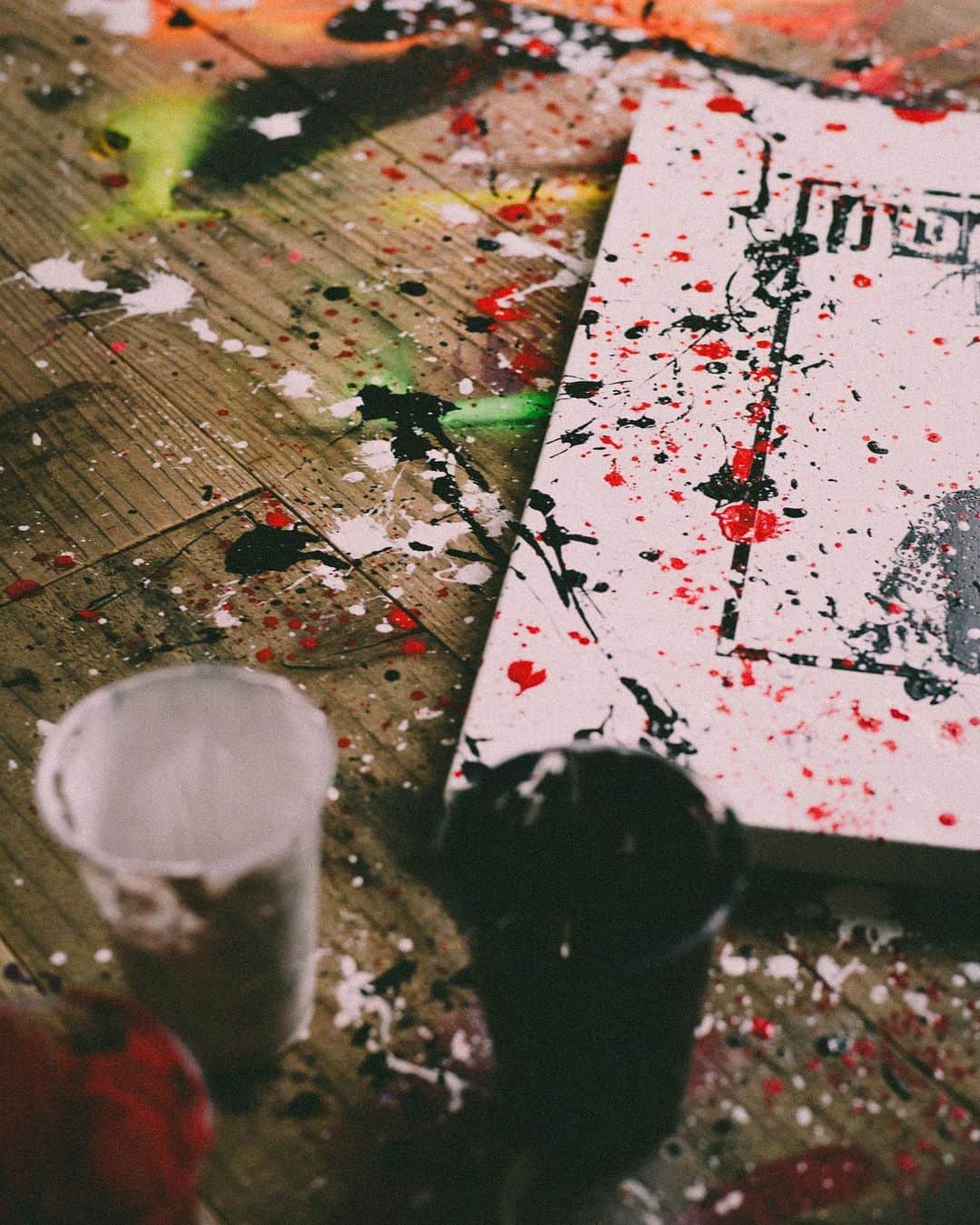 小島ジェシーさんのインスタグラム写真 - (小島ジェシーInstagram)「Working on the new @justnoise.tokyo art.  #JUSTNOISE #JUSTNOISEART #JUSTNOISECreativeStudio #aclyricpainting #abstractart #abstractpainting #spraypaintart #spraypaint」10月22日 21時43分 - jessekojima