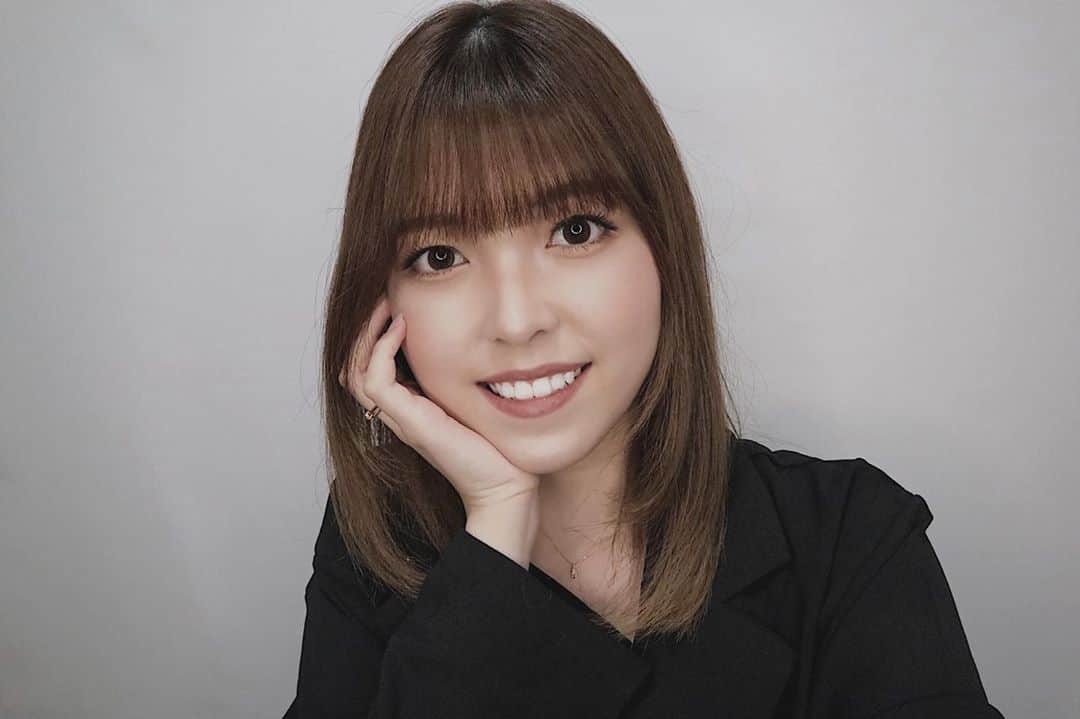 まいかのインスタグラム：「. . 顔出すの久しぶりやなあ！ 髪切って前髪も復活しました＾＾ . .」