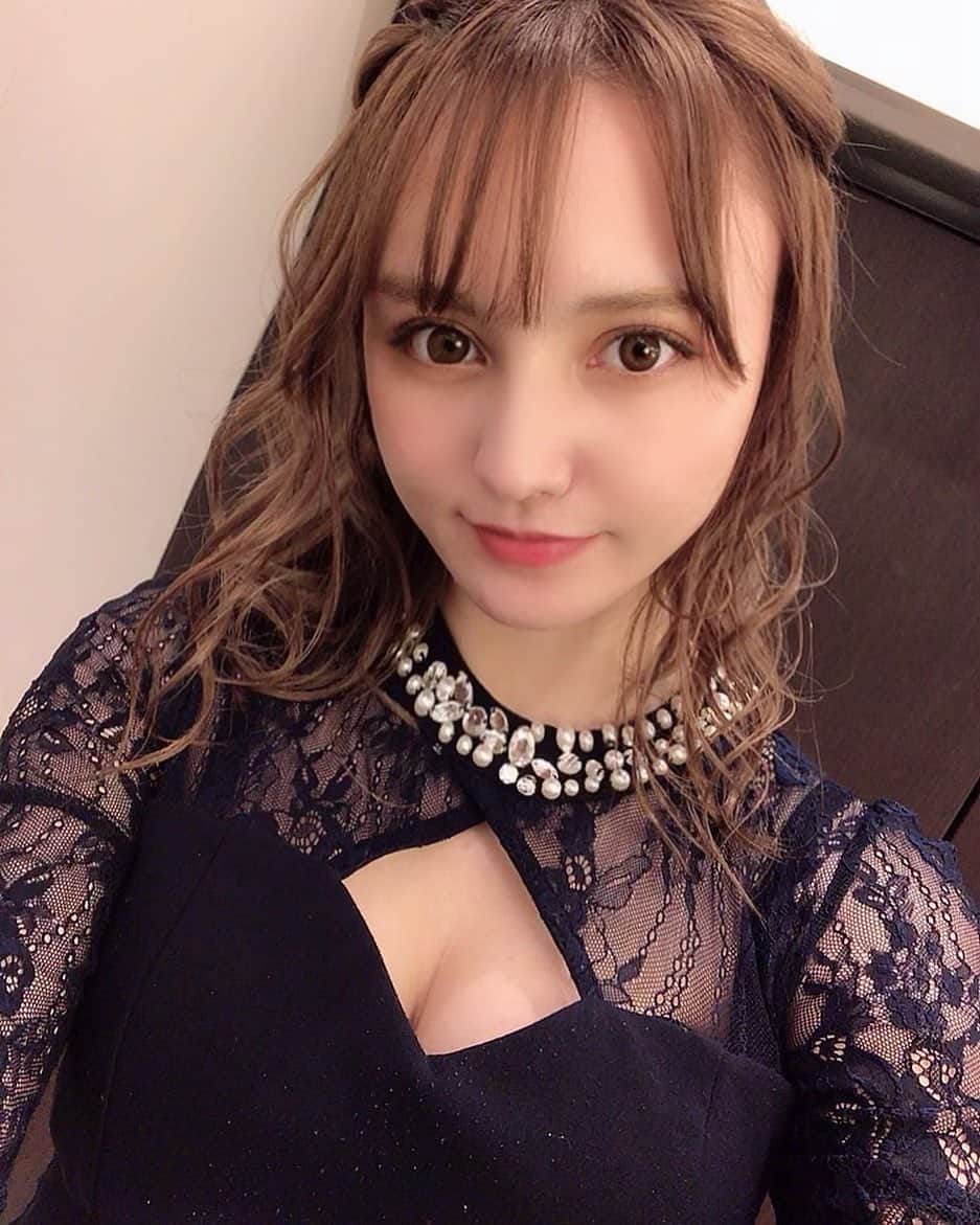 ニーナのインスタグラム：「カラコンおっきいの にして見た👁✨」