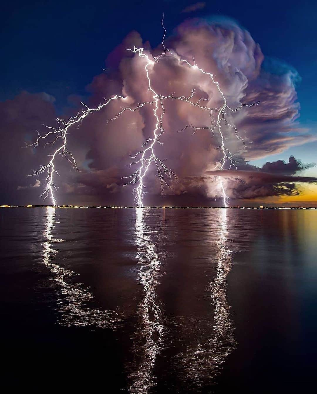 Canon Photographyさんのインスタグラム写真 - (Canon PhotographyInstagram)「Magical blue hour lightning storm ⚡️  Photography // @kve239 Curated by @steffeneisenacher  #florida #fortmeyers #lightning #thunderstorm #reflection」10月22日 21時39分 - cpcollectives