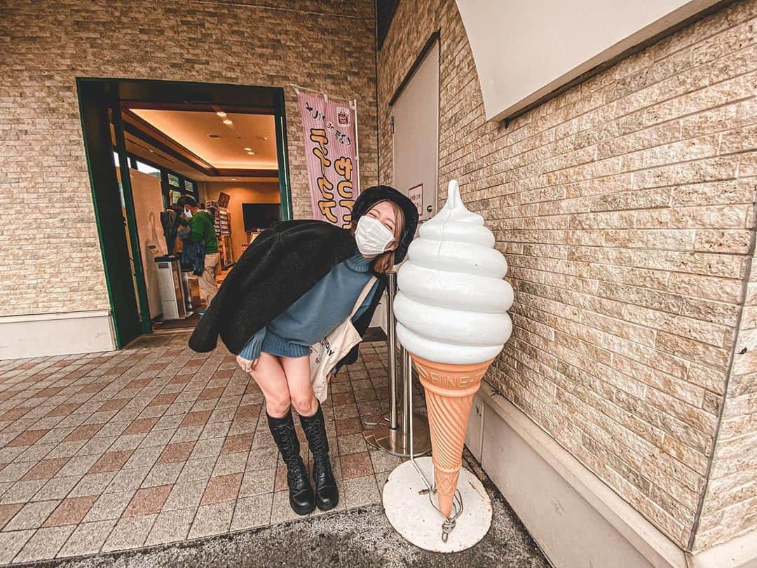 DJ CHI☆MEROのインスタグラム：「🍦 . ニコイチ☻in沼津 地元に帰ってきてから2日休んで 鬼滅の映画2回とアニメと漫画読み漁りました。 . ちなみに善逸と同じ誕生日です。 髪の毛まだ白かったら ハロウィンは確実に累だな🕷 . . . #鬼滅の刃#守りたいこの笑顔 シリーズ」