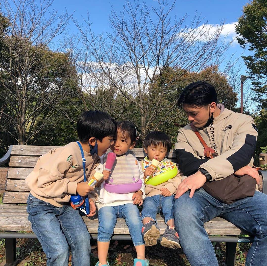 佐藤飛鳥のインスタグラム：「ほんと好きこの4人衆😂❤️ #無愛想パパ #お調子者ちむ #自由人P #かまってちゃんお嬢」
