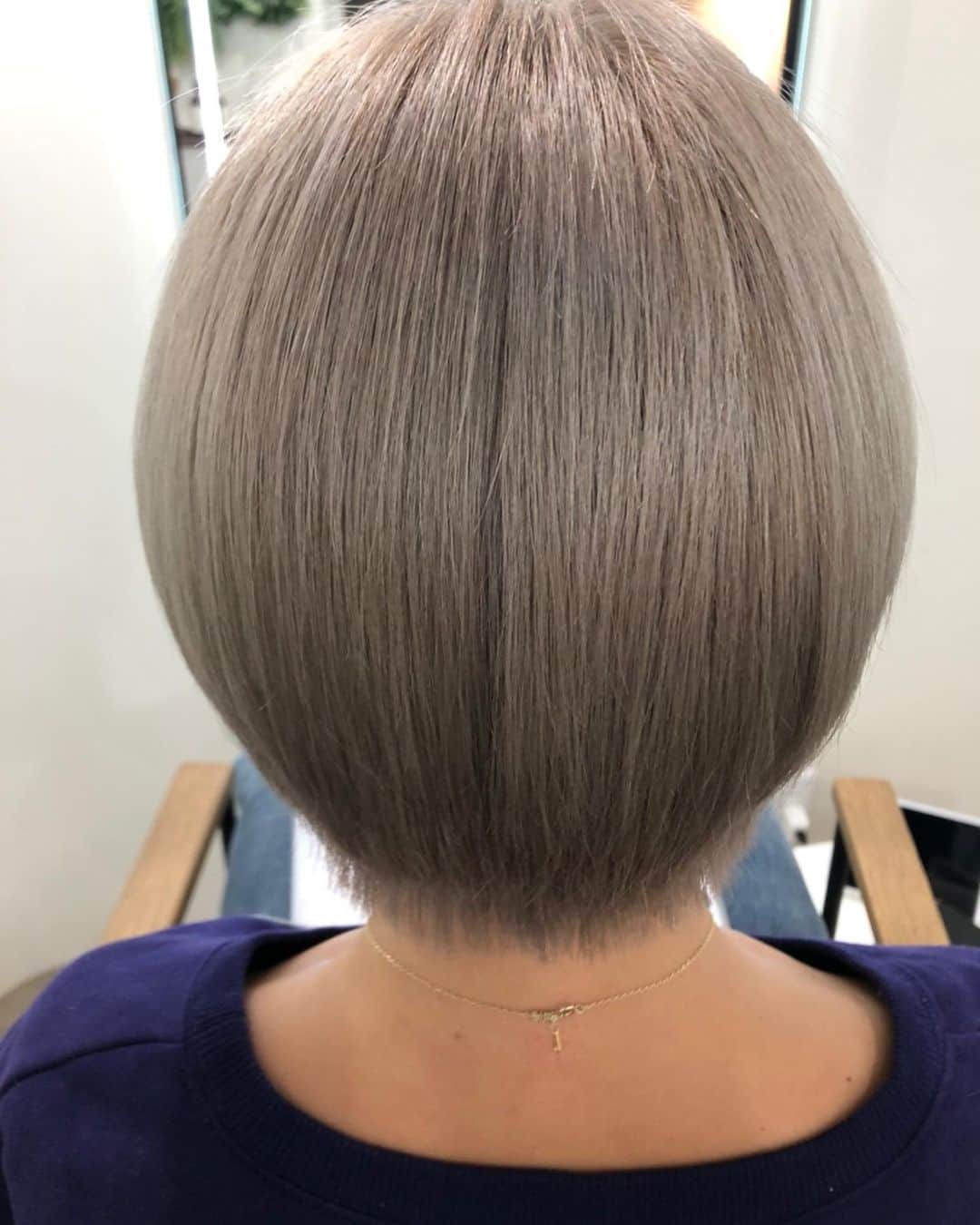 藤田敦子さんのインスタグラム写真 - (藤田敦子Instagram)「ㅤ カットカラーは @nanae1109 さん💕 久々に短くしてみた✨ わたしのインスタを見てきてくれてる人が いるらしいと聞いて嬉しかった😘 ㅤ そしてトリートメントは、 すっかりハマってる水素トリートメントを @regen_lab_ の松本さんにお願いしました🙏 こちらも、インスタ見て友達が行ってくれていたり😉✨ ㅤ プロの皆さんの手によって いつも小綺麗にしてもらってありがたいね❤️」10月22日 21時44分 - blenda0305
