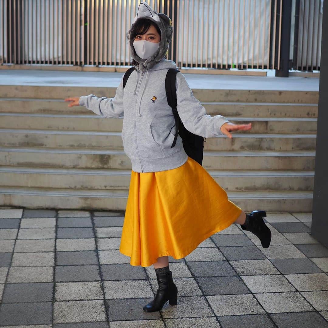 今井安紀さんのインスタグラム写真 - (今井安紀Instagram)「I went Mikuni World Stadium for the first time in a year. The stadium was still so beautiful. (No.1-2) Giran-san @giran_giravanz found me!! Thanks soooooo much!! (No.3) He worked hard that day. (No.4) A woman who loves birds and cosplay like a bird. (No.5-6) A sunset reflected on a exterior wall was beautiful. (No.7) I really enjoyed to have craft beer with smoked mackerel. (No.8-9) I tried to drink Lemon-do sour sold in Kyushu ver. because I heard it tastes better than one sold in Kanto. But I haven’t tried in Kanto, haha!! (No.10)  1年ぶりのミクスタは相変わらず良い。(No.1-2) ギラヴァンツのマスコット、ギランさん @giran_giravanz は絶対にTwitter見てるでしょって確信があったので席の場所を前日につぶやいておいたら、ちゃんと見つけてくれた！ありがとう大好き！(No.3) 珍しく働きまくる会鳥。(No.4) 鳥の会の女。(No.5-6) ビルに映る夕焼けが綺麗。(No.7) クラフトビールからのサバのスモーク。 @craftbeercharliebrown ここ美味しいんだ何でも。(No.8-9) 九州の檸檬堂は美味しいと聞いて。(No.10)  Camera : No1-2, 10 iPhone No.3-9 Olympus PEN E-PL9  #olympuspenepl9 #noedit #nofilter #photolover #latergram #trip #travel #kitakyushu #fukuoka #kokura #jleague #giravanz #craftbeercharliebrown  #オリンパスPEN #加工なし #撮って出し #写真好きな人と繋がりたい #時差スタグラム #旅 #旅行 #福岡 #小倉 #北九州 #ギラヴァンツ北九州 #ミクスタ #ギランさん #鳥の会 #jリーグ鳥の会 #クラフトビアチャーリーブラウン #檸檬堂」10月22日 21時48分 - i_am_akinyan0826