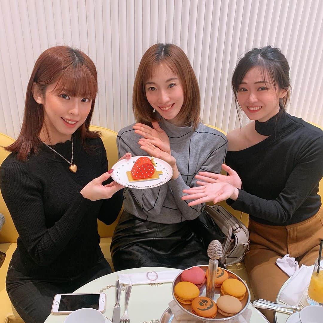 七輝かおるのインスタグラム：「同期って良いね‼️🥰💕の日。 みんなありがとう😘✨ りりちゃん一日ありがとう😂✨」