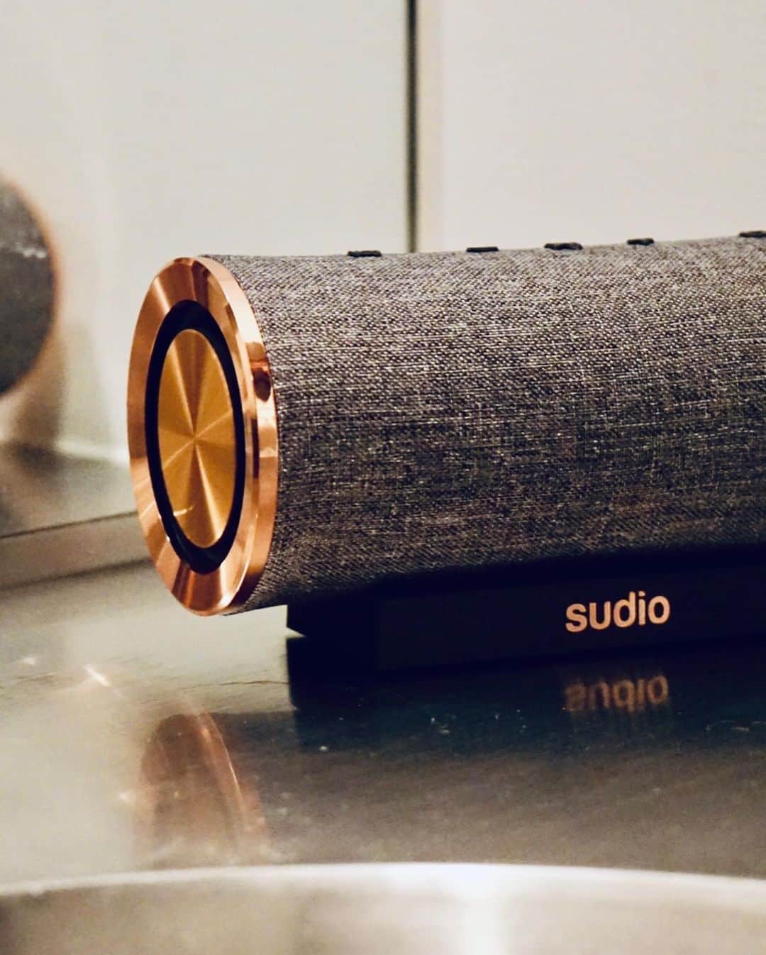 𝗬𝘂𝘀𝘀𝗮𝗻さんのインスタグラム写真 - (𝗬𝘂𝘀𝘀𝗮𝗻Instagram)「. @sudio Femtio 🔊💓 . 私のお家にもついに上陸🧡🎶 . 大きすぎず、小さすぎず、 とってもオシャレな Sudio Femtio 🔥 . 音質もとっても良いのに お部屋も一気におしゃれに💓😳 . カラー展開は、３色‼️‼️‼️ . ぜひストーリーのハイライト⚡️ チェックしてほしいな💓 . そして今なら、なんと‼️ クーポンコードで１５％ ＯＦＦ🔥🔥🔥 . coupon code 【youi】 . そして今‼️キャンペーン中‼️  ◆キャンペーン◆ 10月末までの期間限定で イヤホン🎧または スピーカー🔉をご購入すると Sudioオリジナルカードケースも もれなくプレゼント🎁されちゃうよ🤫🤫💓 10月中にクーポンコードを使って 製品を2点以上購入すると‼️‼️‼️ 全商品が最大で25%ＯＦＦ🔥😳😳😳 . この機会をお見逃しなく💓😘😘 . . #sudio#sudiofemtio#speaker #interior#fashion#decoration #myhome#music#nicenight#xxx #sexy#speakers#sense#cool #おしゃれ#インテリア#スピーカー #サウンド#ペアリング #おしゃれインテリア#イケてる#大活躍#💓#❤️#セクシー」10月22日 21時50分 - youuim