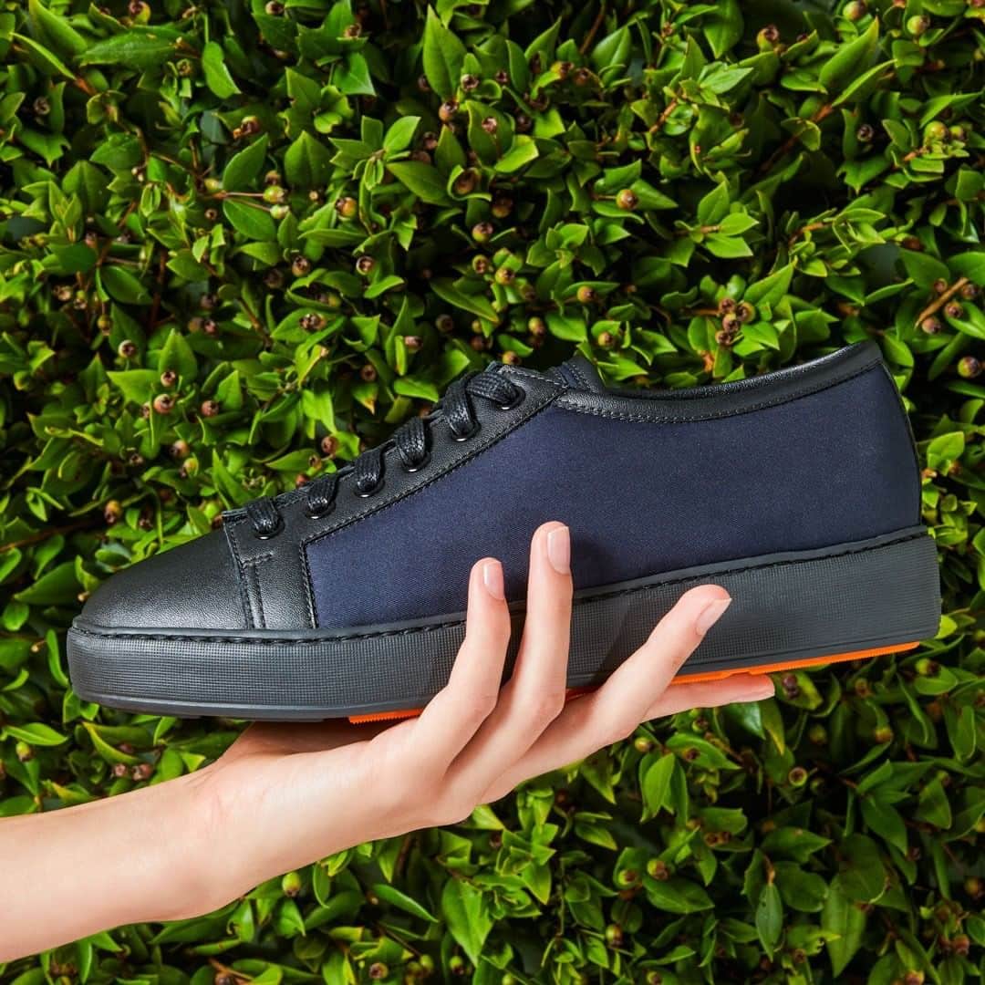 サントーニのインスタグラム：「Hands that mould, shape, colour and lastly, give an unrepeatable identity to each object, using natural and recycled materials. Discover more about the materials used at the link in Bio...    #Santoni #SantoniRethink #MadeinSantoni」