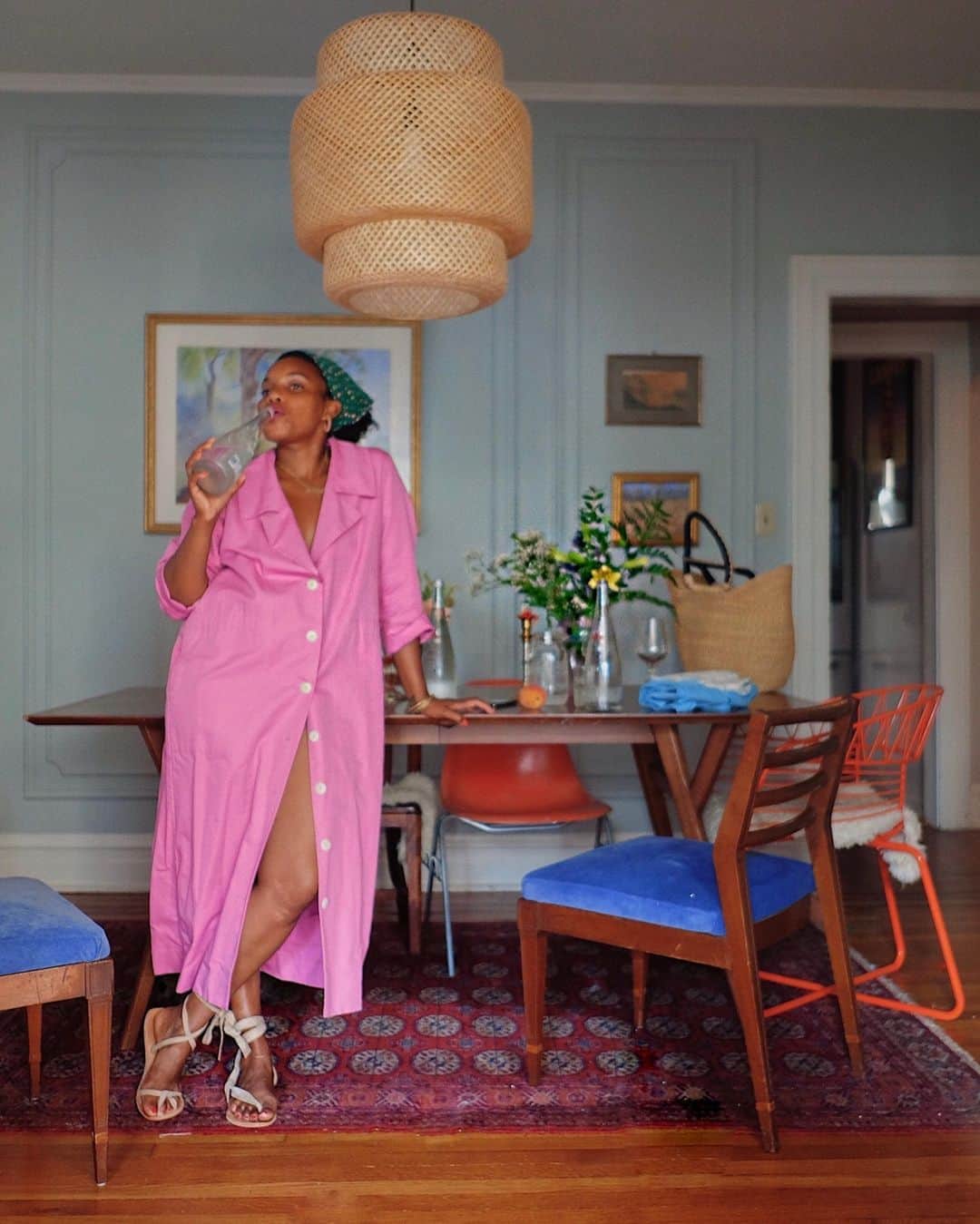 evianのインスタグラム：「A little hydration break never hurt nobody, right? On the contrary, it’s important to drink water throughout the day in order to avoid dehydration.  📷 @latonyayvette  #evian #evianwater #positivedrops #stayhydrated」