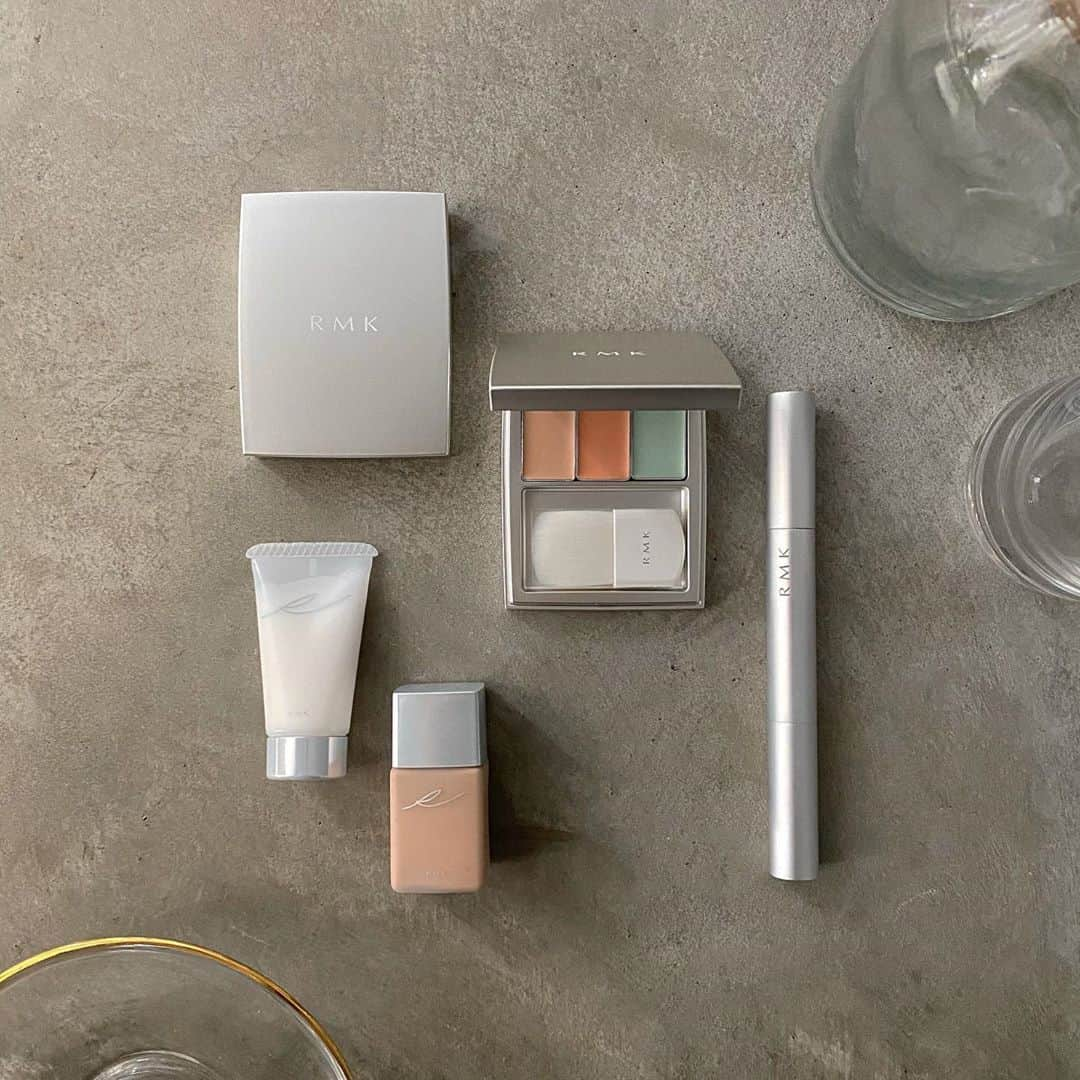 影山可蓮さんのインスタグラム写真 - (影山可蓮Instagram)「・ ・ RMK holiday collection 🌼 ・ ・ 可愛いミニコレクションキットで 初のRMKデビュー✳︎ 下地とファンデが艶感あっていいと聞いていたので楽しみです！3色のハイライターは見た目も可愛くて、挑戦してみたいなぁ💭 ・ ・ #RMK #RMKホリデー #RMKホリデーコレクション #supportedbyRMK   #cosmetics #instabeauty   #beauty #skincare」10月22日 22時00分 - karenoutfits