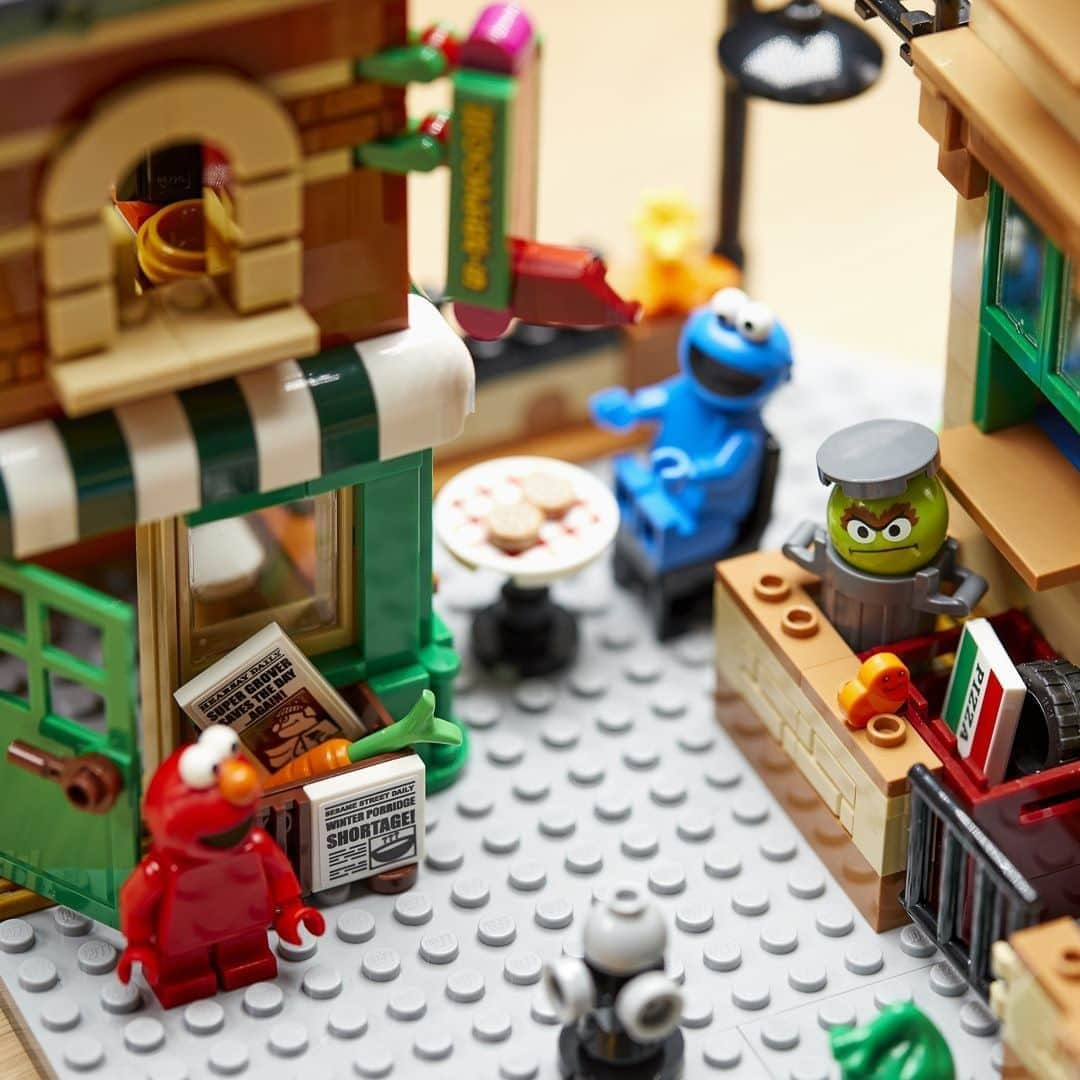 LEGOさんのインスタグラム写真 - (LEGOInstagram)「It’s building and moving day on 1, 2, 3 Sesame Street… 🏘️  #LEGO #SesameStreet #CookieMonster #LEGOIdeas」10月22日 22時00分 - lego