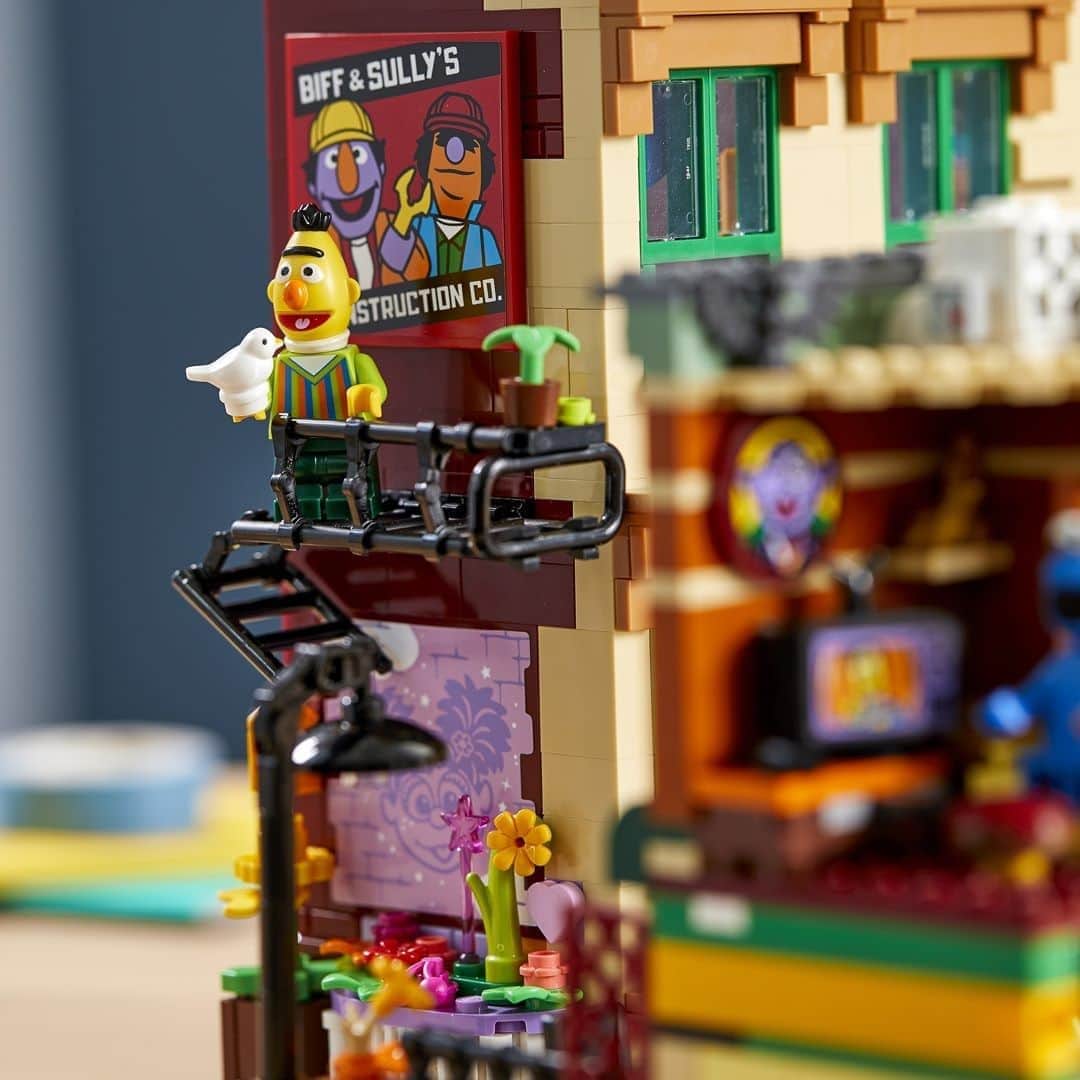 LEGOさんのインスタグラム写真 - (LEGOInstagram)「It’s building and moving day on 1, 2, 3 Sesame Street… 🏘️  #LEGO #SesameStreet #CookieMonster #LEGOIdeas」10月22日 22時00分 - lego