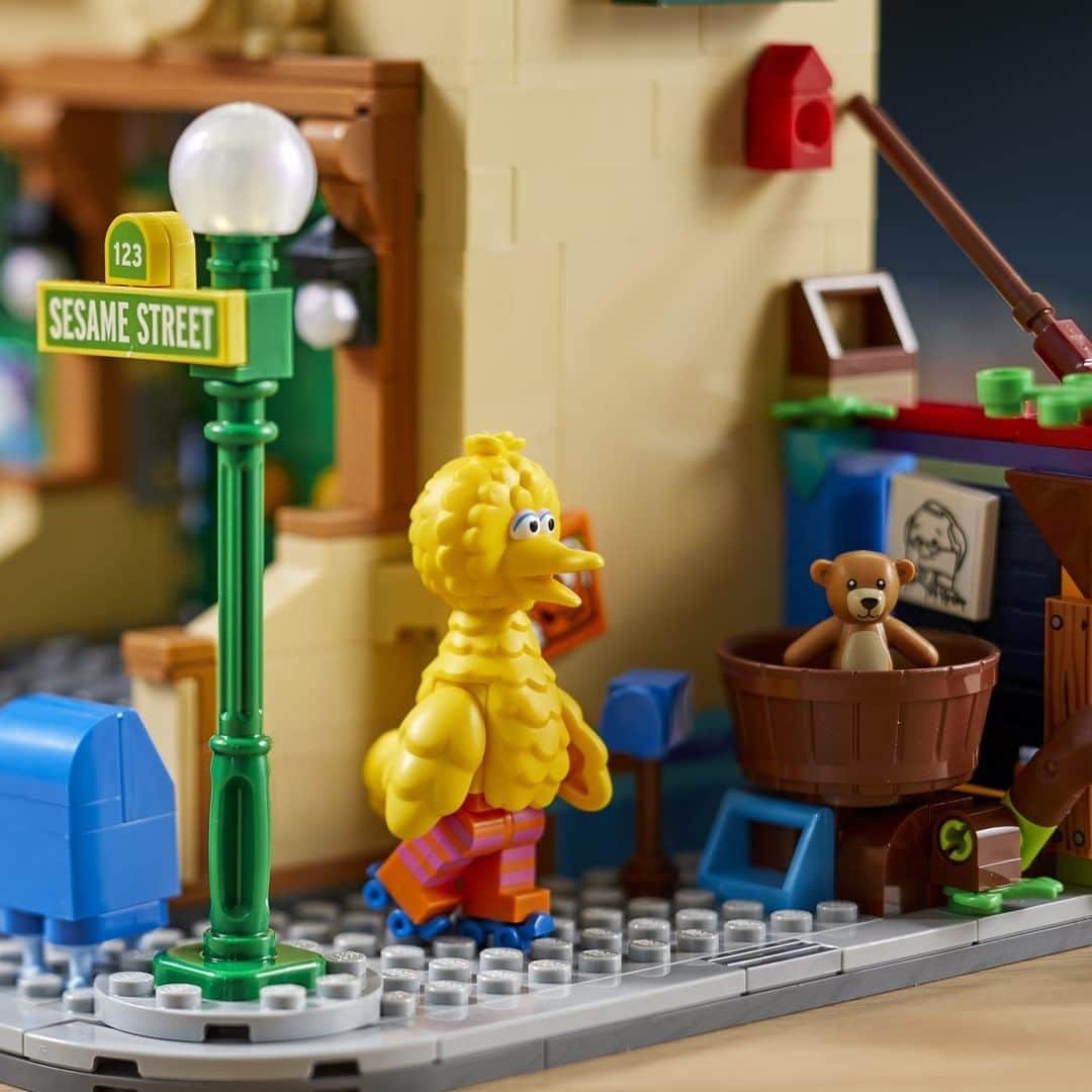 LEGOさんのインスタグラム写真 - (LEGOInstagram)「It’s building and moving day on 1, 2, 3 Sesame Street… 🏘️  #LEGO #SesameStreet #CookieMonster #LEGOIdeas」10月22日 22時00分 - lego