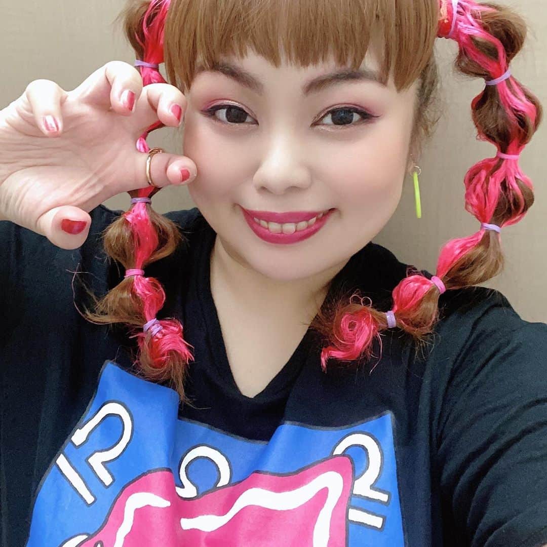 桃果愛さんのインスタグラム写真 - (桃果愛Instagram)「💛  恐縮ながらも  本日放送のぐるナイにて 3時のヒロイン🌈🌈 ゆめっちさん @yumecchi1994 役を させて頂きました💛🧡💚💖💜  ゆめっちさん大好きだから嬉しいなぁ💕💕💕  そして同じglapochaモデルの クリスちゃん @kurisu_tgpc が かなでさんの役をさせて頂きました😍  同じglapochaで共演できるのも嬉しいなぁ😆🙌🌈🌈  今回、福田さんの役でご一緒させて頂いた 柚月かんなさん @kanna_grammm 演技もとっても素晴らしかったです。 ありがとうございました😌💕  3時のヒロインさんたちみたいに 明るくて笑顔でたくさんの人を元気にする人って素敵ですよね😌🌈🌈  #自分を愛してHappyに ♡ #aimomoka💋   #ぐるナイ #ぐるナイゴチ #ぐるナイゴチになります #3時のヒロイン #ゆめっち さん #再現vtr #お芝居 #演技 #ありがとうございました #ぽっちゃり #glapocha #glapochaモデル  #ぽっちゃりモデル #笑顔が人を幸せにする #笑顔が素敵」10月22日 21時52分 - ai_momoka.plussizemodel
