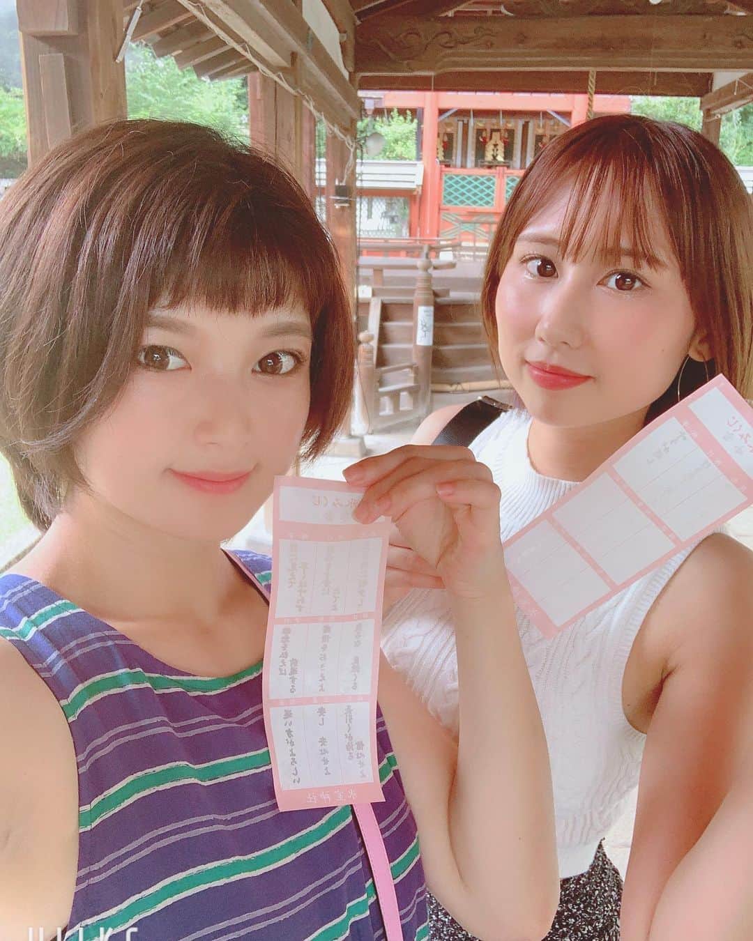 のインスタグラム：「もう秋なのに、初夏の頃の投稿でごめんなさい... ためるの特技らしいです（笑）  氷にあてると文字が浮かび上がるおみくじ✨氷の上に乗せた写真が何故かなくて、想像してみてください...wここ最近、ずっと小吉...  📍#氷室神社　#氷室神社の氷みくじ」