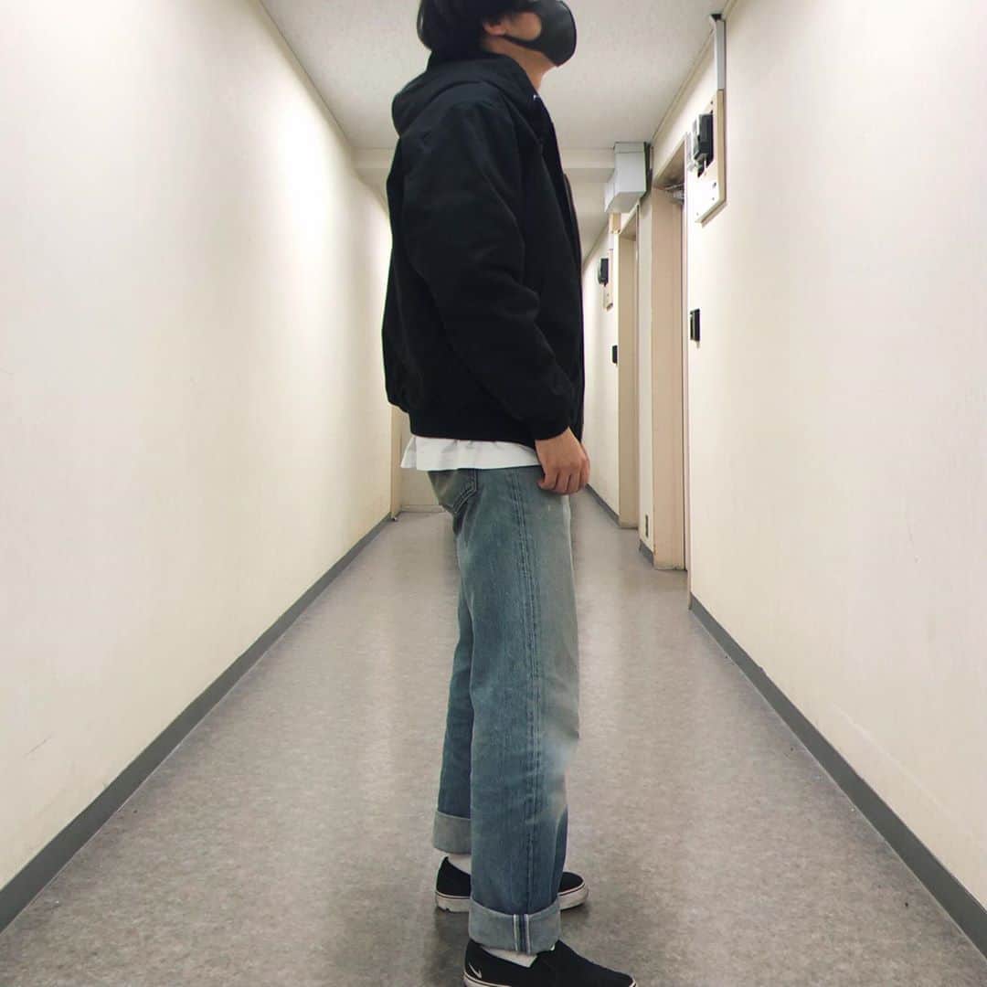 セレクションスタッフさんのインスタグラム写真 - (セレクションスタッフInstagram)「.﻿ レイダースの厚手アウター❤️﻿ ﻿ 手に持った感じずしっとした感じでなかなか厚手でボリュームあるので着たら重たいかな？って思ったのですが﻿ 着てみてびっくりぽん😳﻿ 重さ感じないじゃん〜🤟ってなりました！！﻿ ﻿ 中に着る物次第では真冬も全然戦えそうな一枚です！💪🔥﻿ ﻿ サイズ感も大きすぎる事なく程よく余裕もありました！﻿重ね着しても苦しくない。 デザイン的にも王道シンプルタイプで飽きがこないタイプ！男性も女性も着れますよん💚﻿ ﻿ ﻿ #nfl #アメフト #アメフトが好きだ #ラムズ #レイダース #ラスベガスレイダース#スポーツウェア #スポーツコーデ #セレクション新宿 #セレクション大阪 #lasvegasraiders #フットボール #シュプリーム #supreme #アウター」10月22日 22時01分 - selection_headoffice