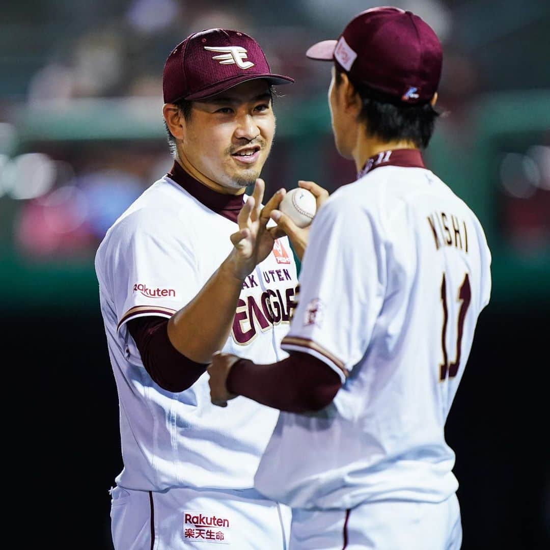 東北楽天ゴールデンイーグルスさんのインスタグラム写真 - (東北楽天ゴールデンイーグルスInstagram)「⚾️ ⚾️E 6-3 B⚾️ 岸選手がプロ野球史上90人目の2000投球回達成✨✨ 7回112球6安打3失点5奪三振の熱投で無傷の5勝目🖐🏼 8回は松井選手、9回は牧田選手が1回無失点💯 打っては初回に島内選手が先制タイムリー👍🏼 さらに2回には下妻選手のスクイズで追加点👏🏼 そしてロメロ選手が2試合連続となる22号3ランと 今日2本目の23号ソロで4打点の大活躍‼️‼️ 浅村選手も2本の2ベースで打線を牽引💪🏼💪🏼 #rakuteneagles #NOWorNEVERいまこそ #日本一の東北へ #岸孝之  #ロメロ #stefenromero #牧田和久  #島内宏明  #写真もイープレで」10月22日 22時03分 - rakuten_eagles