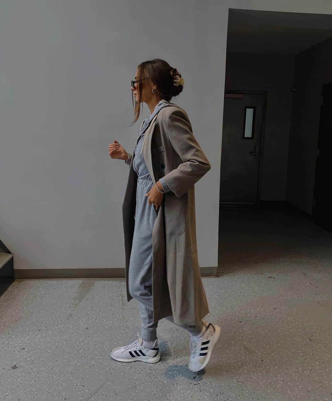 We Wore Whatさんのインスタグラム写真 - (We Wore WhatInstagram)「This may or may not be the coziest sweatshirt jumpsuit of my dreams and may or may not be part of @shopweworewhat H21 denim & jumpsuits launch in three weeks 🙃 will start revealing new styles tomorrow!」10月22日 22時07分 - weworewhat