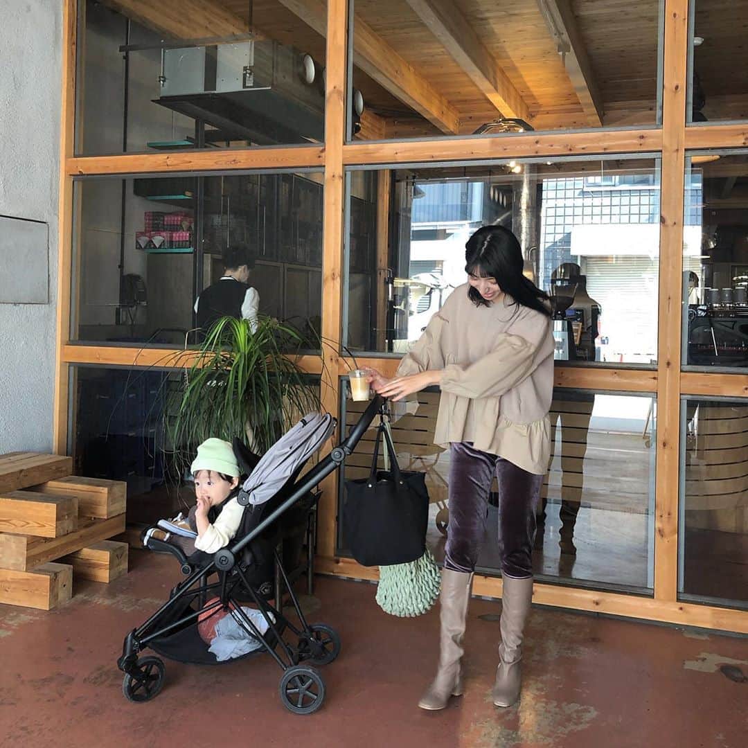 山﨑さおりさんのインスタグラム写真 - (山﨑さおりInstagram)「週末のfamilyday👶🏻👩🏻👨🏻 (ゆうしんはお兄ちゃん休暇日👦🏻) いつものコース☕️ @elendeek のブラウスは ニットとドッキングされていてお気に入りの1枚❤︎ . . #muuootd #elendeek  #elendeek_snap」10月22日 22時11分 - saori_emunjewelry
