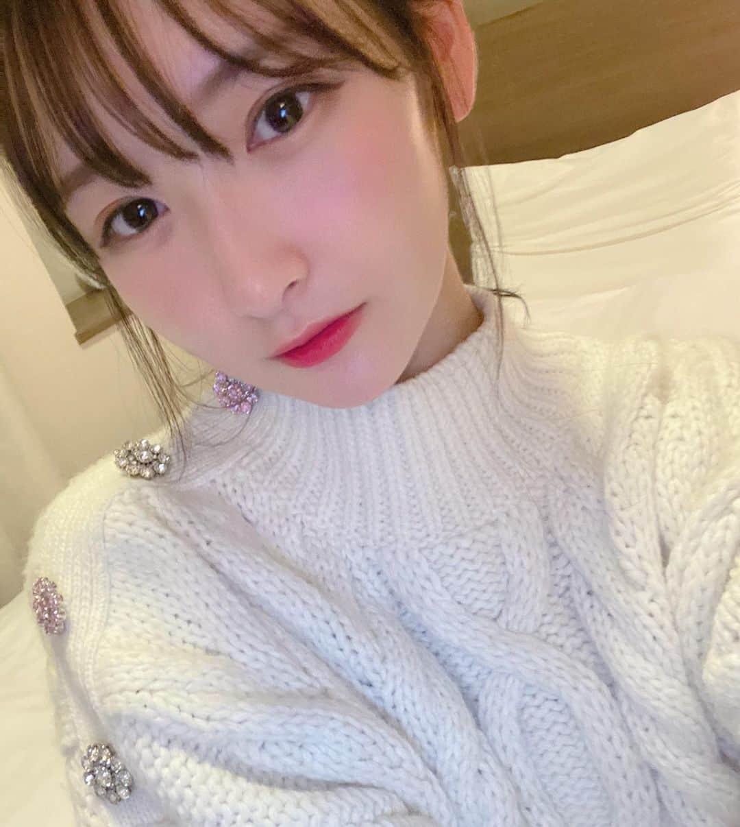 近藤あさみさんのインスタグラム写真 - (近藤あさみInstagram)「着たかったニットを着れる時期になった！！！🤍🤍🤍🤍 #白ニット #ポニーテール #自撮り #セルカ #ootd #selca #셀카」10月22日 22時13分 - asamichan_24