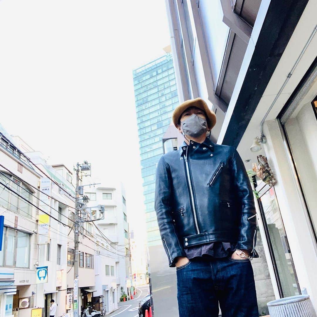 月に吠える。のインスタグラム：「秋入梅　 湿気って想い ライダース  #大森南朋  #ridersjacket」