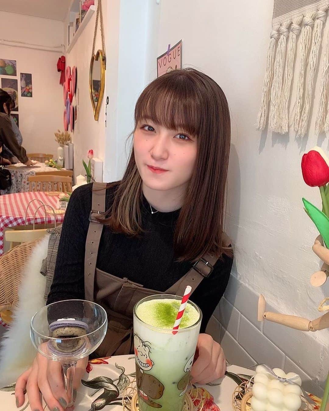 遠藤みゆのインスタグラム：「とんでもなく可愛い空間で大好きなスヌーピーもたくさんいてマカロンも美味しかったお話なのです❤︎ . 女の子は無条件に好きな場所ですぞっ！！！ . #hellocaron #表参道カフェ #カフェ巡り」