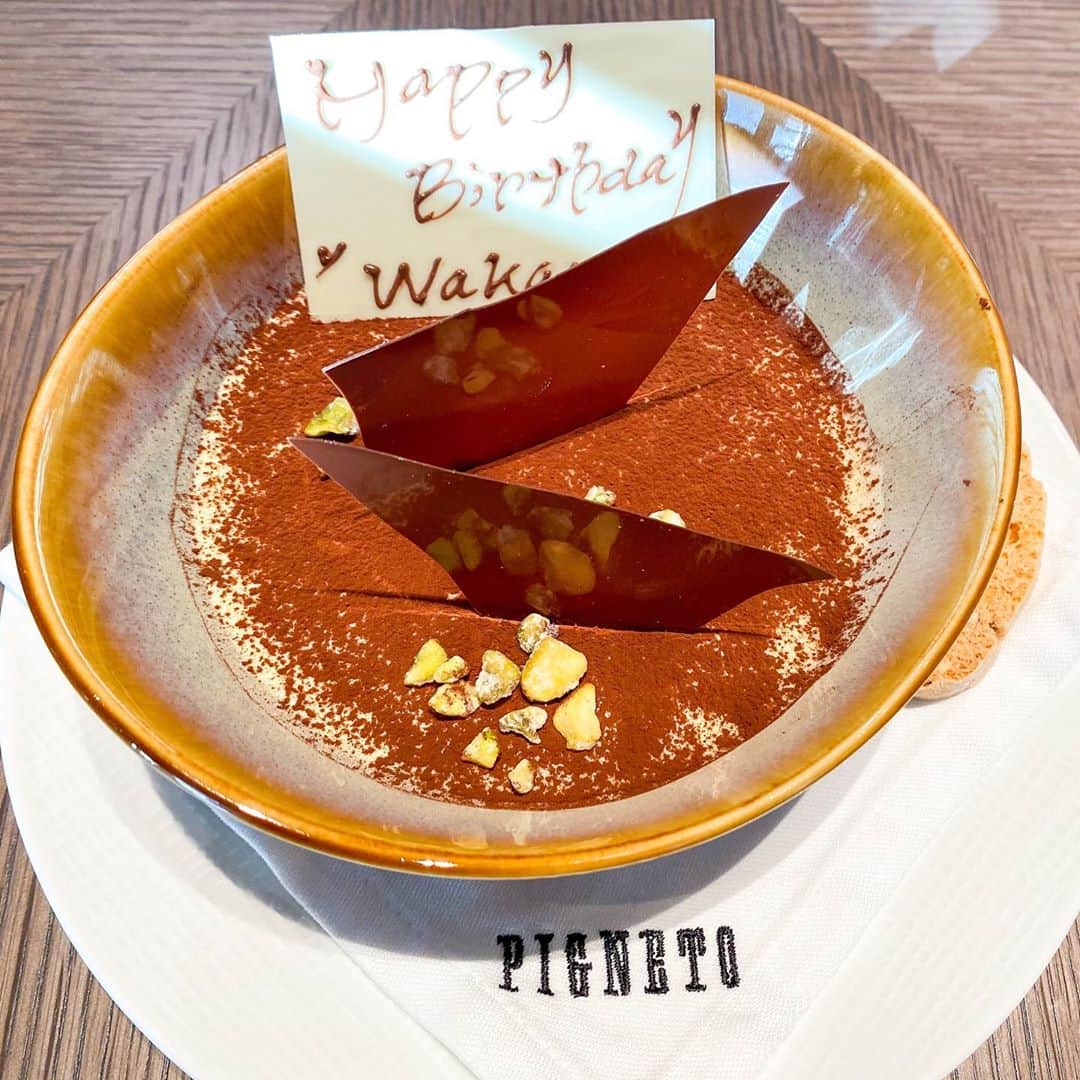渋佐和佳奈さんのインスタグラム写真 - (渋佐和佳奈Instagram)「きょう３０歳になりました！！！ まだ実感がわかないけど、本当になっちゃった！✨笑　  お誕生日メッセージをくださった皆さん🎂💗お祝いをしてくれた皆さん💗ありがとうございます(^^) メッセージはまだ全員の方にお返しできていないですが、しっかりお返事させていただきます😊✨  ２０代も沢山の方に支えていただきながら色々な経験をさせていただいたので、３０代はもっとたくさんのことにチャレンジしながら感謝の気持ちを胸に成長していきたいです☺️🌼  どんな１年になるかワクワク🥰 これからもよろしくお願いします❣️  渋佐和佳奈」10月22日 22時22分 - shibusa_wakana