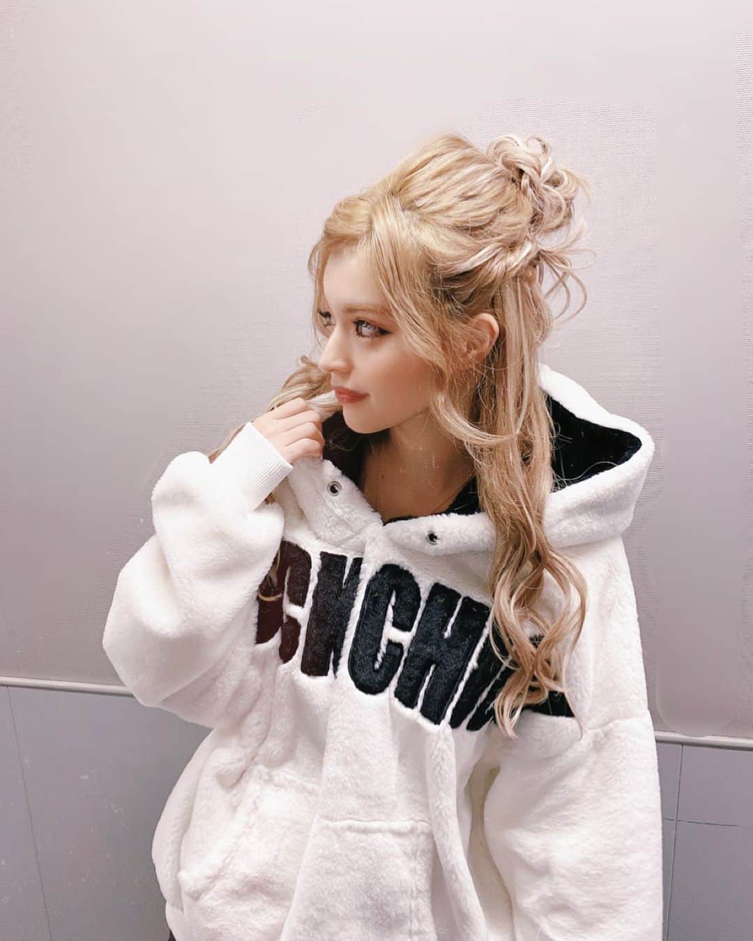 アンジェリカのインスタグラム：「【告知】☝🏻🧡 . 10/22（木）23:56〜放送 TBS「中居大輔と本田翼と夜な夜なラブ子さん」 に出演致します！見てネ🤚🏿❤︎ . #夜な夜なラブ子さん #今井アンジェリカ」