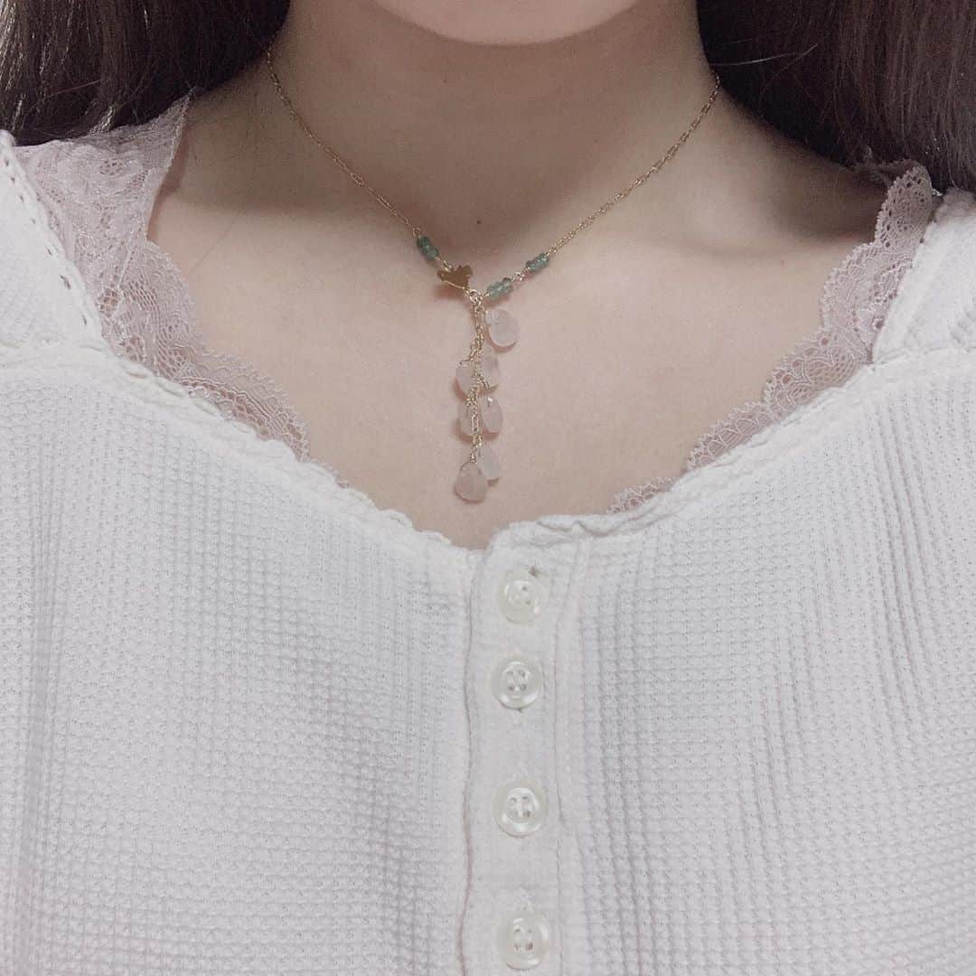 里見玲奈さんのインスタグラム写真 - (里見玲奈Instagram)「﻿ 皆さまお久しぶりです！お元気でしたか〜？？﻿ 私は昨日課題提出が終わり、一段落つきました〜🙌🏻﻿ ﻿ 天然石アクセサリーショップangelica様から【アンジェリカ賞】を頂きました！！アクセサリーを付けると気分が上がるので普段から付けることが多く、このような賞を頂けてとても嬉しいです💐🤍﻿ そして、天然石を使った素敵なネックレスも頂きました！ありがとうございます🕊﻿ angelica様では自分好みのオリジナルアクセサリーも作れるので是非チェックしてみてください！！！﻿ #angelica #共立女子 #共立女子大学 #ミス共立女子 #ミス共立女子大学 #ミス共立女子2020 #桜姫 #ミスコン #ミスコンファイナリスト #ファイナリスト」10月22日 22時22分 - kwumiss20_4