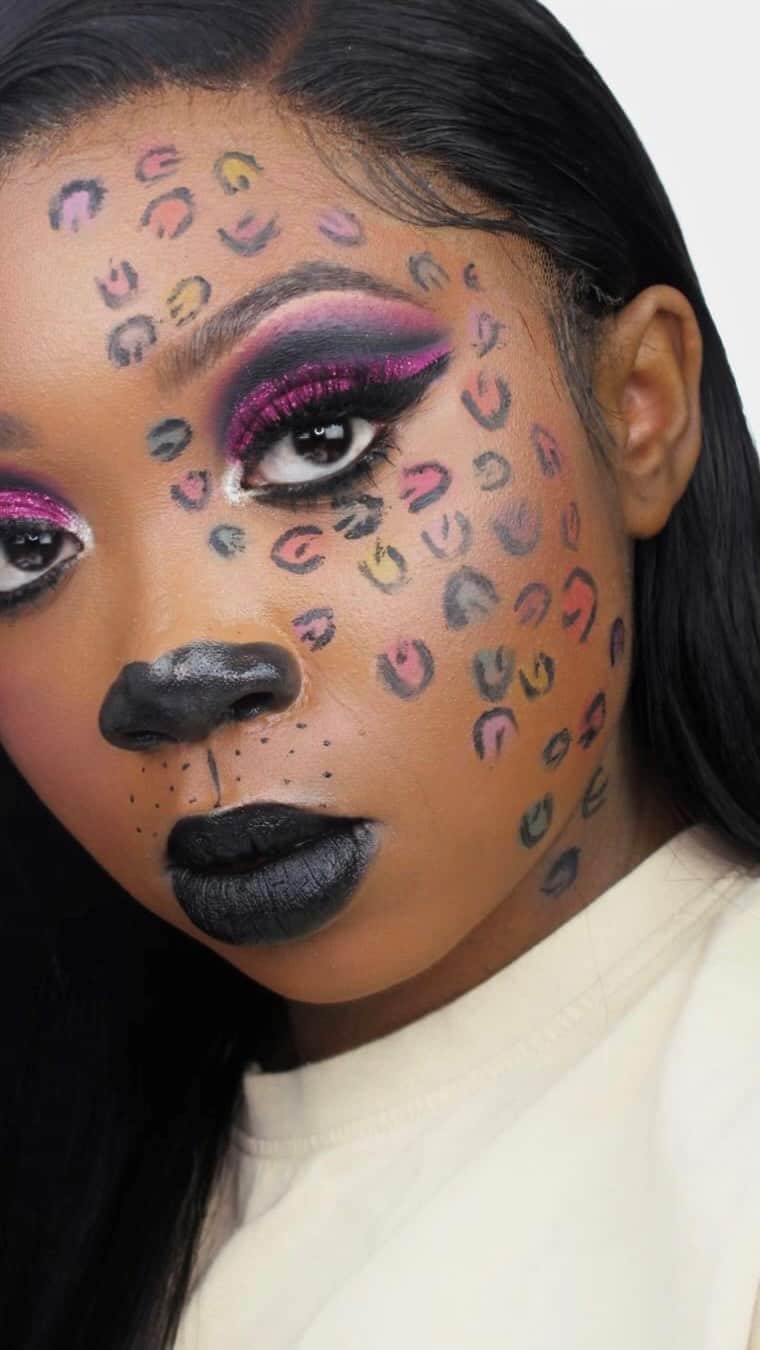 のインスタグラム：「“Half Leopard, Half Tori” Halloween makeup look using all Avon products by @iamtoriboffical    Products used:   Eyes: Avon Glimmershadow Liquid Eyeshadow- Diamond Dust Avon True Color Love at 1st Lash Mascara Mega Effects Liquid Eye Liner in Black   Skin: FMG Colors of Love Kiss Me Cushion Highlighter “Gold Lily” FMG Colors of Love Kiss Me Blush “Midnight Lily”」