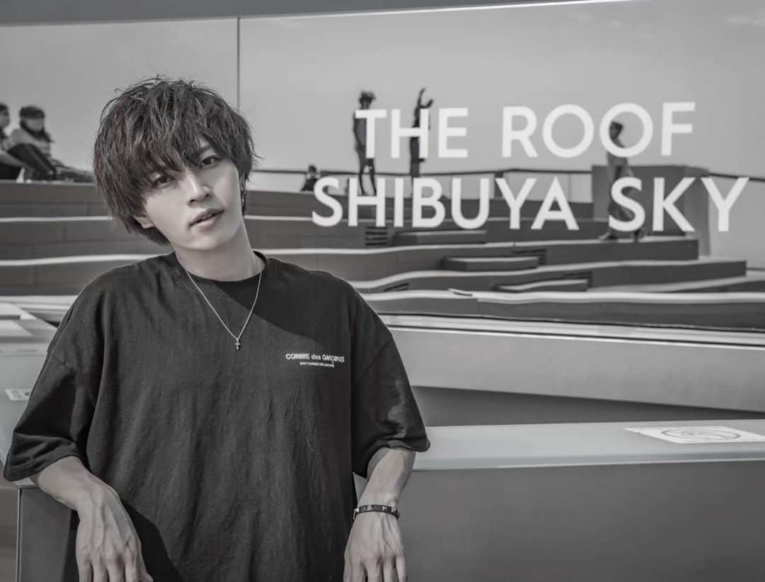 SAKUのインスタグラム：「【召喚する】 ずっととっておいた「SHIBUYA SKY」シリーズのせていくぅ ・ ・ ・ photo by @shinshinstaglam  ・ ・ ・ #Tokio #Tokyo #japan  #japón #shibuya #渋谷  #shibuyasky #shibuya_sky #theroof  #渋谷スカイ #渋谷sky #地上230m」