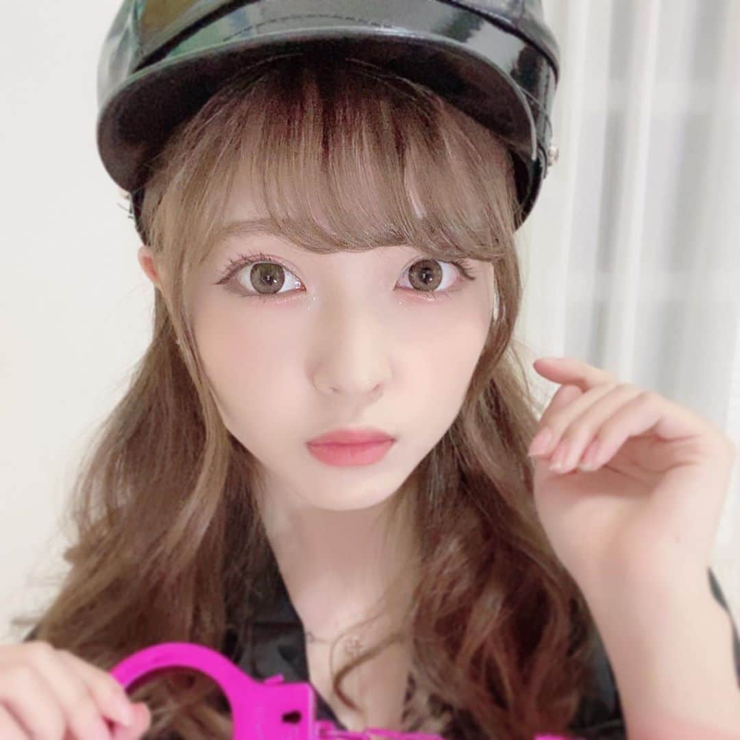 由良朱合さんのインスタグラム写真 - (由良朱合Instagram)「👮🏻‍♀️ﾎﾟﾘｽ👮🏻‍♂️   #ハロウィン#コスプレ#ハロウィンコスプレ#Halloween#HAPPYHALLOWEEN#ハロウィン仮装 #ポリスコスプレ#ミニスカポリス#halloweencostume #halloweenmakeup  #instagood #instalike #instagram #japanesegirl #gravure#photography #flowers #fff #셀카#뷰티스타그램#셀카그램#좋아요#팔로우 #粉我」10月22日 22時33分 - yura0312akari