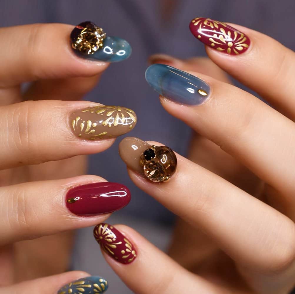 Yuka Maeda ::manicurelistのインスタグラム：「. . Salon data▼ ＝＝＝＝＝＝＝＝＝＝＝＝＝＝＝＝＝＝＝＝ . CADENAS -nail eyelash salon- ●Nail artist  @yuka.maeda  @yuki_cadenas ●eyelash　@cadenaseyelash  ゲストに愛と感動を…♡ . 【 LINE ＠cadenas 】 ご予約/お問い合わせはLINEよりお気軽に🤲 ▶︎▶︎#cadenasnail デザインアップしてます♡  price…★⭐︎Instagram特別キャンペーン中⭐︎★ . 「インスタ見たよ👀」と LINEからご予約で特別プライス7500円！！ . ※ご新規様限定 ※キャラクターや特殊なエレメント等のみ 別途料金いただく場合ございます🙇🏻‍♀️ . . price…初回8000円（オフ込み） access…大阪市北区堂山町16-1  中崎町駅  徒歩5分 /  梅田駅  徒歩6分 . tel… 06-4792-8617 ＝＝＝＝＝＝＝＝＝＝＝＝＝＝＝＝＝＝＝＝ . . .  #中崎町ネイルサロン #梅田ネイルサロン #大阪ネイルサロン #関西ネイルサロン #インスタネイル #instanails #instanail #トレンドネイル #ネイルサンプル #手書きネイルデザイン  #ネイルブック #ニュアンスネイル #ネイルチェンジ #今月のネイル #にゅーねいる #秋ネイル #シアーネイル  #ネイル大好き #シンプルネイル #ネイル部 #女子力向上委員会 #女子力 #女子力ネイル #アートネイル #ネイビーネイル #ニューネイル  #ナノソル #ナノソルcc  #ナノソル販売店大阪」