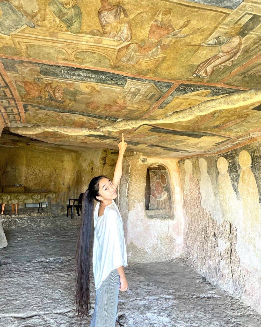 Laraさんのインスタグラム写真 - (LaraInstagram)「Bulgaria✨ This is a fresco painted 800 years ago! #worldheritage  . . 今年で800年イヴァノヴァ岩窟教会 #世界遺産　 #2019年」10月22日 22時37分 - fa_la_lara