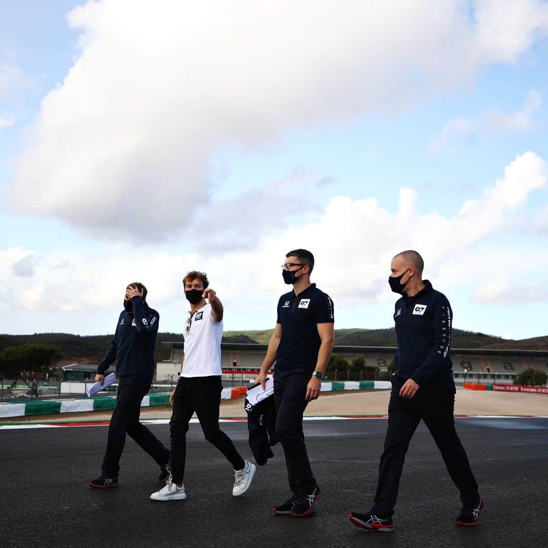 F1さんのインスタグラム写真 - (F1Instagram)「To new horizons! 🔭🌍  The drivers have been out inspecting the @autodromodoalgarve ahead of our first running on Friday morning 🙌  #F1 #Formula1 #PortugueseGP #Algarve #Portimao」10月22日 22時40分 - f1