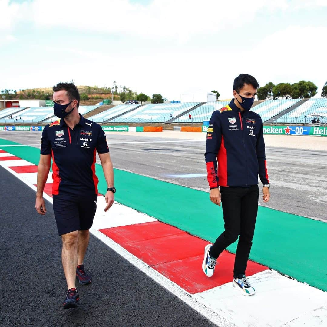 F1さんのインスタグラム写真 - (F1Instagram)「To new horizons! 🔭🌍  The drivers have been out inspecting the @autodromodoalgarve ahead of our first running on Friday morning 🙌  #F1 #Formula1 #PortugueseGP #Algarve #Portimao」10月22日 22時40分 - f1