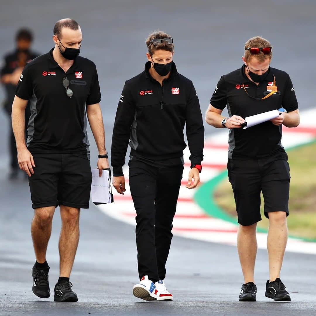 F1さんのインスタグラム写真 - (F1Instagram)「To new horizons! 🔭🌍  The drivers have been out inspecting the @autodromodoalgarve ahead of our first running on Friday morning 🙌  #F1 #Formula1 #PortugueseGP #Algarve #Portimao」10月22日 22時40分 - f1