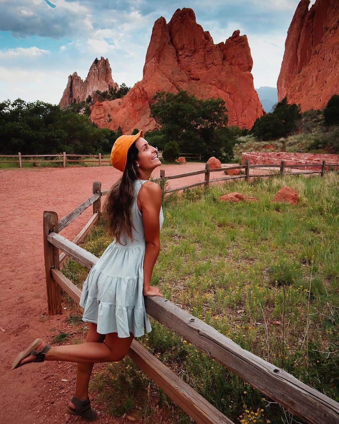 instagoodさんのインスタグラム写真 - (instagoodInstagram)「@maza.travel ULTIMATE TRAVEL GUIDE TO VISITING COLORADO!! 🤗  Click the link in my bio to read the guide or SAVE this post to remember to come back to for your future COLORADO trip planning! ⬇️  It’s finally live guys! This has been by far my most asked questions this summer: Where do you suggest we go?! 🏔   After almost 8 months of adventuring colorful Colorado, this blog post has ALL our favorite spots, tips, camping advice, and more!! I’ve linked my Colorado Instagram posts with helpful advice for each spot as well. 🌲  This travel guide I put together is the trip we take any guests on when they visit, and they LOVE it! They can’t believe Colorado has such diverse and beautiful landscapes.  This trip guide is perfect for nature and hiking lovers (like us)!! Enjoy!!」10月22日 22時53分 - instagood