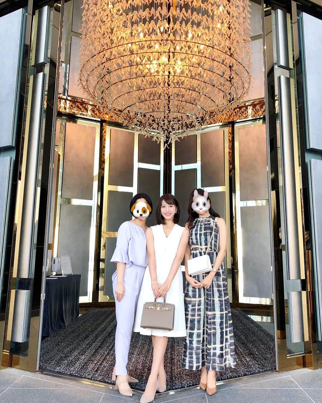 Manaさんのインスタグラム写真 - (ManaInstagram)「💠🕊💙 𝑯𝒐𝒕 𝒔𝒑𝒓𝒊𝒏𝒈 𝒕𝒓𝒊𝒑 𝒘𝒊𝒕𝒉 𝒎𝒚 𝒃𝒆𝒔𝒕 𝒇𝒓𝒊𝒆𝒏𝒅𝒔♨️ . 15年来の仲良し3人組で 温泉旅行へ行ってきました✨ . 2年前はバリ島、1年前はセブ島と 海外リゾート旅行を恒例行事と目標にして それぞれ仕事を頑張ることにしてるのですが . 今年は名古屋から１時間半のリゾートへ😊🏝💕 . 海沿いのとても素敵なホテルでした✨ . . 大好きな親友ちゃん達 いつもありがとう . . . Onepiece： #rene Bag：#hermes . #晴れ女 #快晴 #お出かけコーデ #ラグジュアリーホテル #リゾートホテル #エクシブ #蒲郡 #ベイコート #ラグーナベイコート倶楽部 #コーディネート #きれいめコーデ #ホワイトコーデ #上品コーデ #大人可愛いコーデ #ドレスアップ #birkin25 #coordinate #ootd #dress」10月22日 22時45分 - mana.tcy