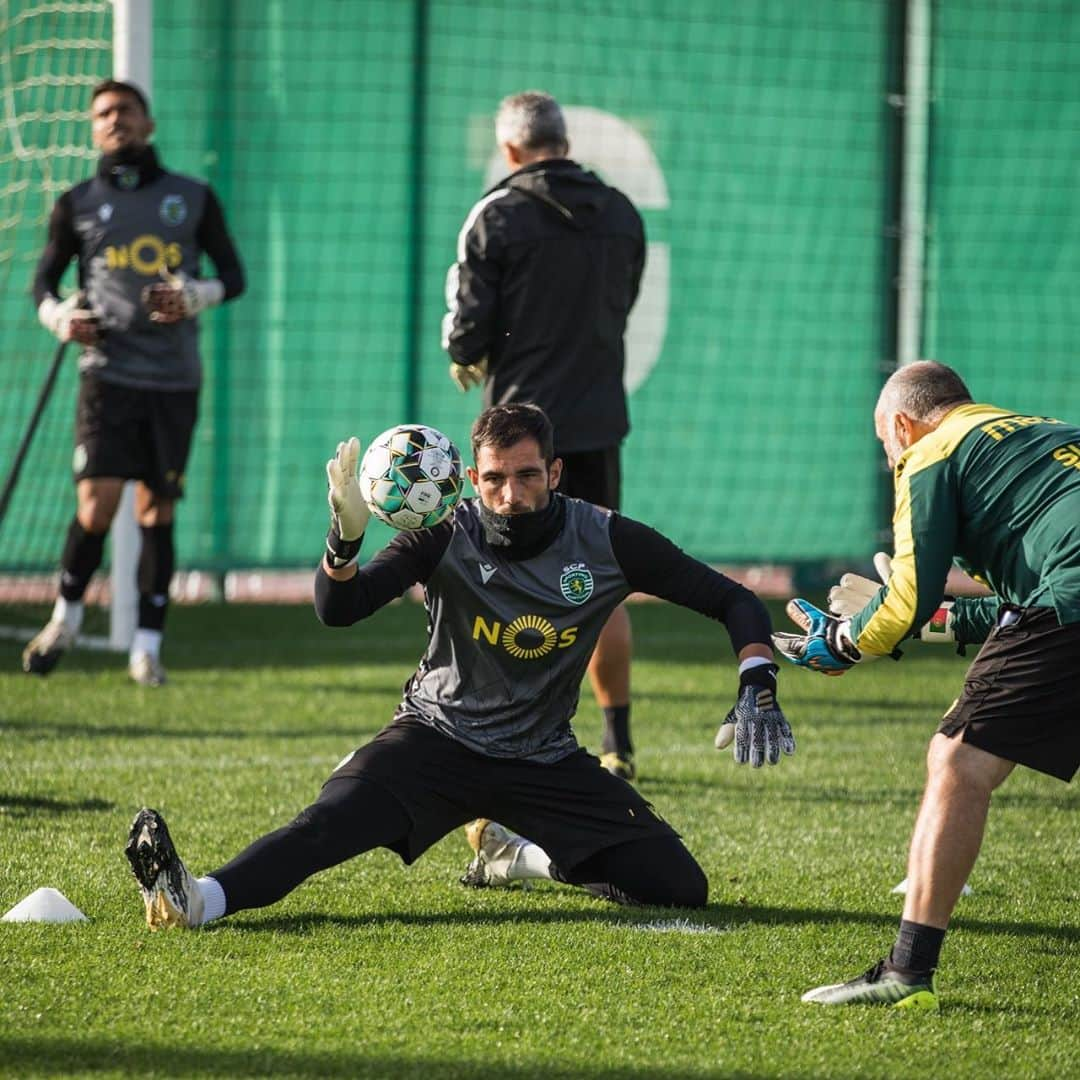 アントニオ・アダンさんのインスタグラム写真 - (アントニオ・アダンInstagram)「🐙😅⚽ #EuSouSporting 💚」10月22日 22時48分 - antonioadan13