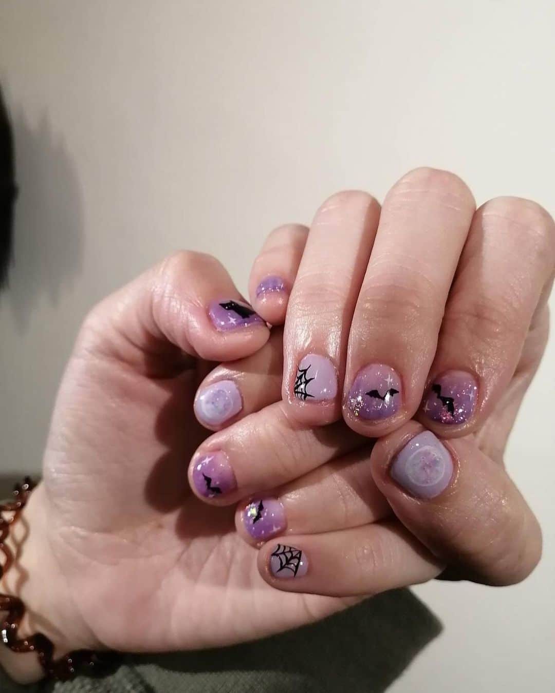 北内みさとさんのインスタグラム写真 - (北内みさとInstagram)「わー前に載せた投稿消えてた😳💦  実は最近事故に巻き込まれて、両親も泣かせてしまいました。。 これからは私の味方でいてくれる人を、もっともっと大事にしたいです🍒🥺💖  例えば、 こんな事するために、お母さんは私を産んでくれたんじゃないって、めっちゃ思い出すようにします🥺、、。  心配して連絡をくれていた方、お母さんお父さん、本当にありがとうございます😞そして、本当にごめんなさい。  支えてくれる人がいて本当に恵まれてるなって実感した🥺💕  最近気分転換に美容院やネイル行きました〜（いつもだけど） そして、引っ越しもしました！ どうしてもペット不可物件しかなかったので、動物は実家に帰りました。。本当にごめんね。 沢山撮りだめしたので、癒されてます🎀🐱  これからはたくさん美味しいもの食べるね🐻❤️  #catstagram #cat #Instagram #nail @nailsalonavarice_harajuku #flat #hairsalon #ありがとう #大好き #❤️」10月22日 22時50分 - unyn1992