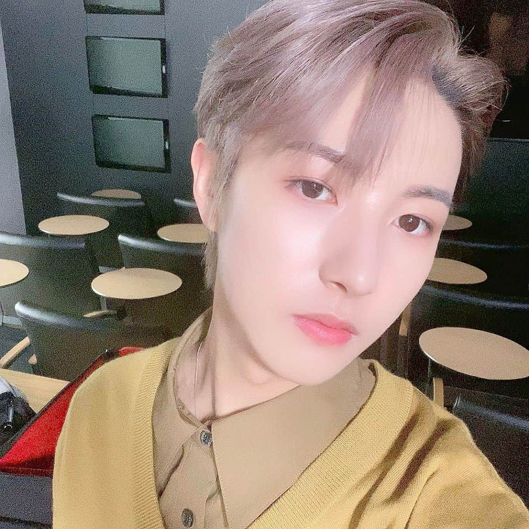 NCTさんのインスタグラム写真 - (NCTInstagram)「저희 from home🏡많이많이 사랑해주시고 make a wish 도 많이 사랑해주세요~  #RENJUN #FromHome #NCT #NCTU #RESONANCE #RESONANCE_Pt1 #NCT_RESONANCE #MCOUNTDOWN」10月22日 22時50分 - nct