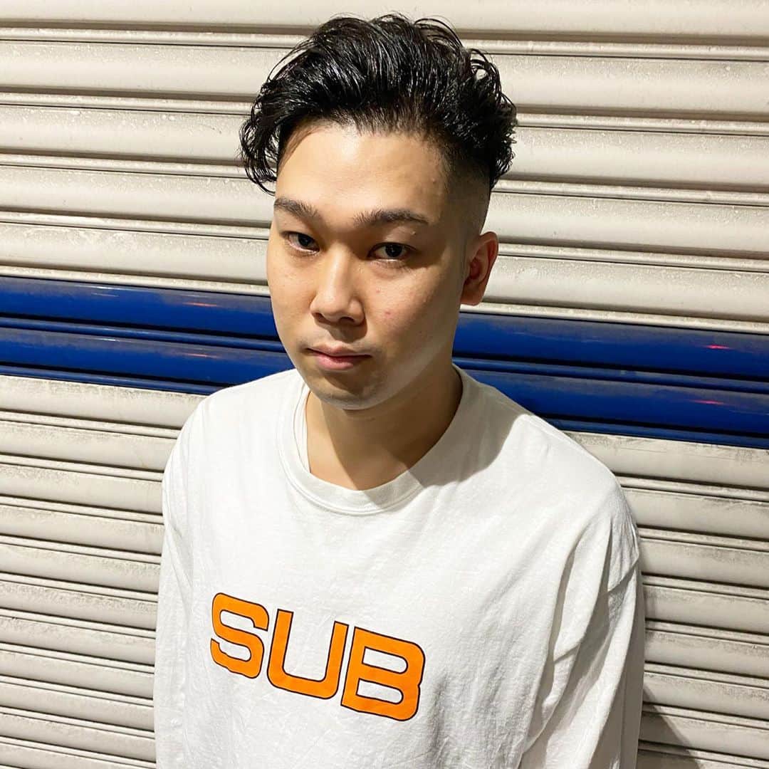 狩野大のインスタグラム：「ヒロ銀座神田店の稲垣さんに今回も髪を切って頂きました！ ありがとうございますー！🔥  爽やか〜！ バカチン感消し去りましたね！」